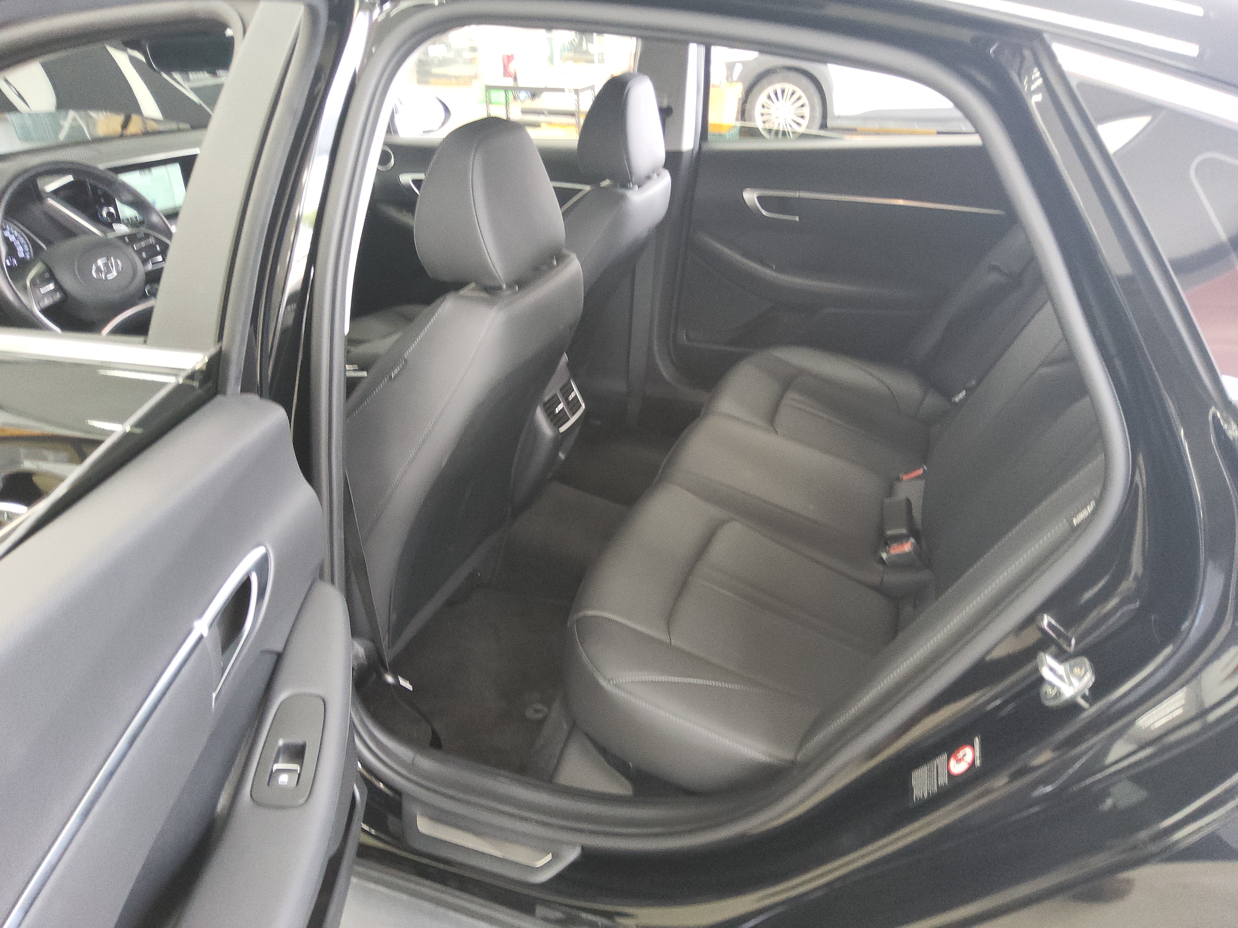 صورة إضافية