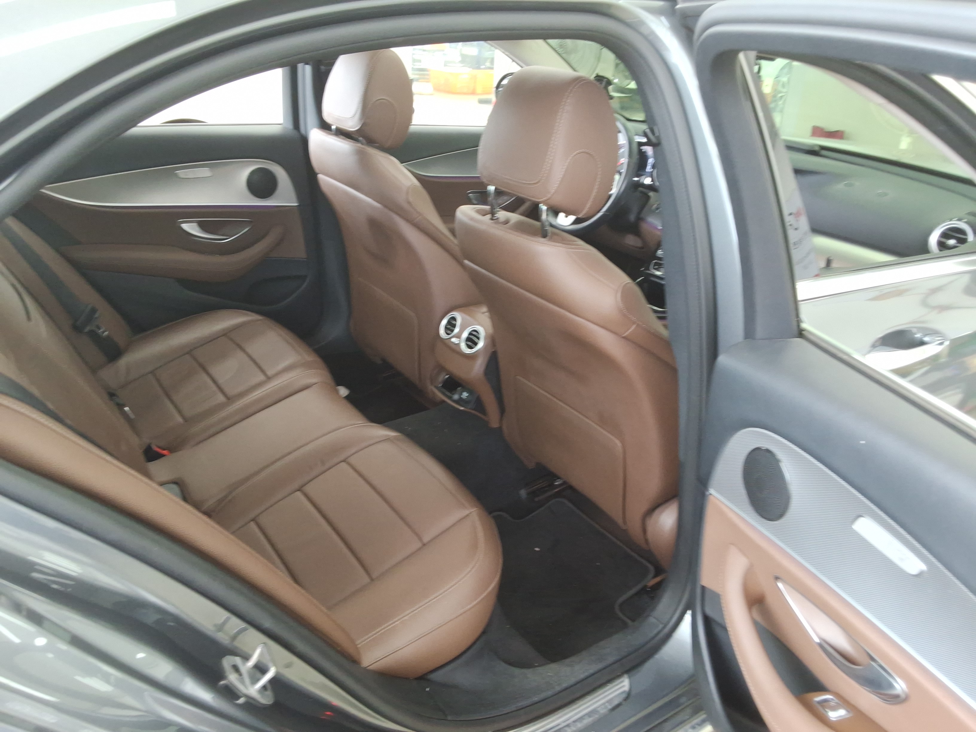 مرسيدس E-CLASS