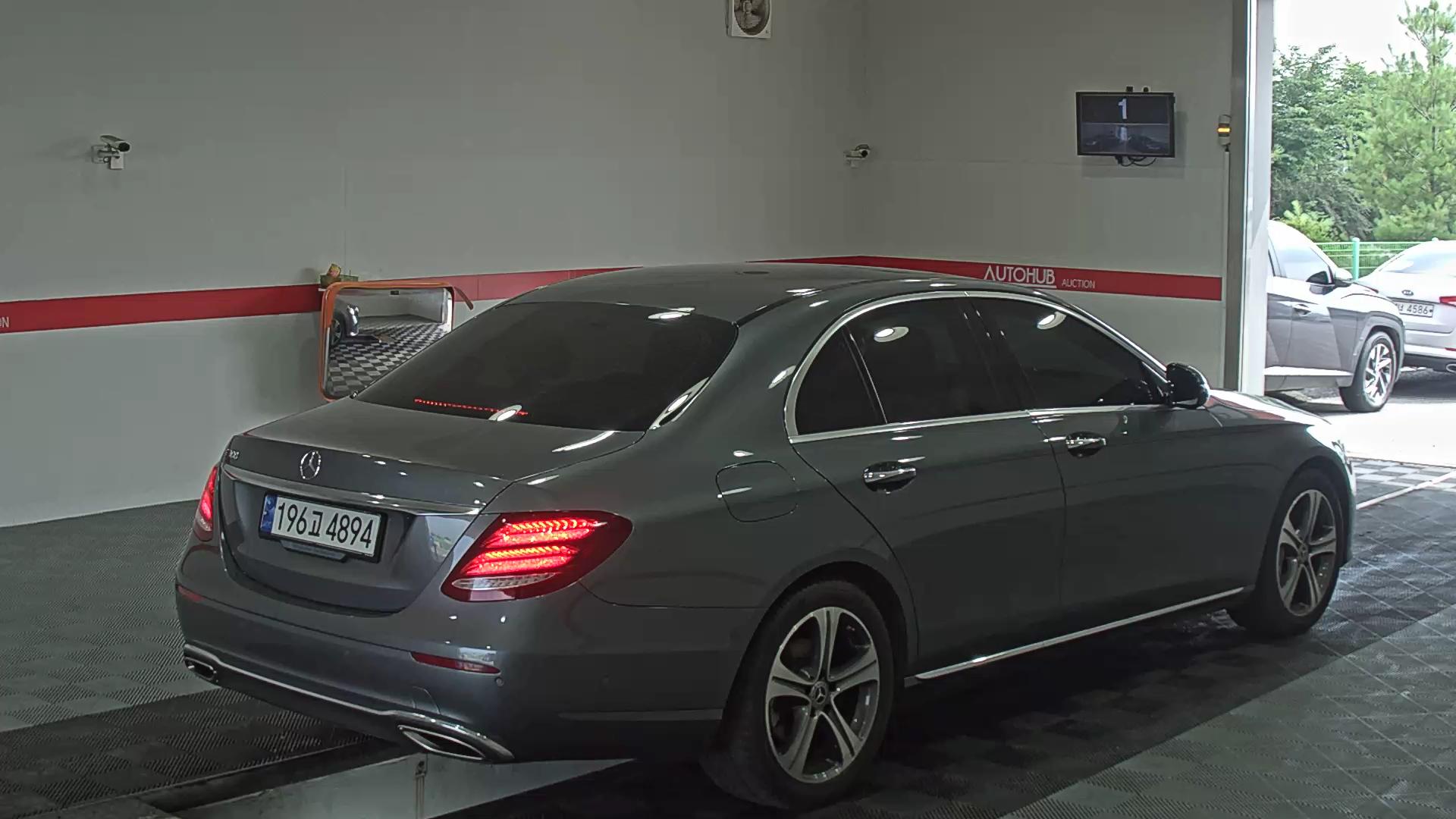 مرسيدس E-CLASS