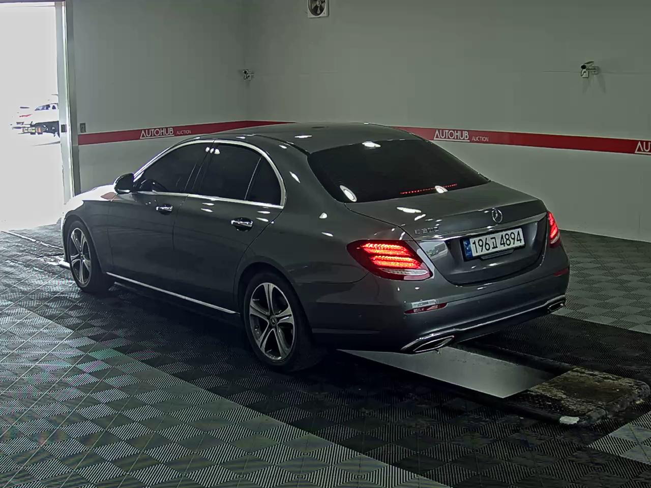 مرسيدس E-CLASS