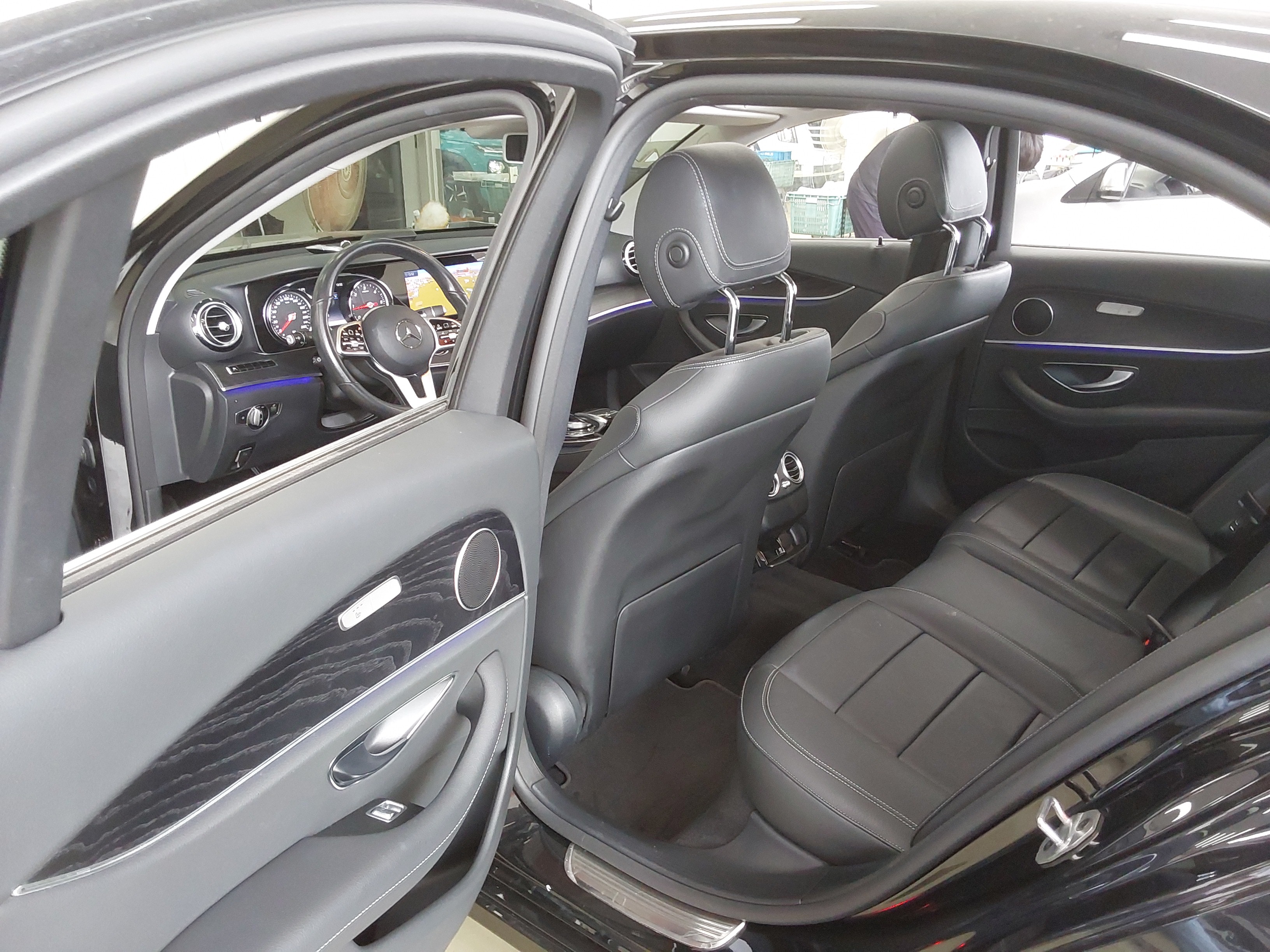 مرسيدس E-CLASS