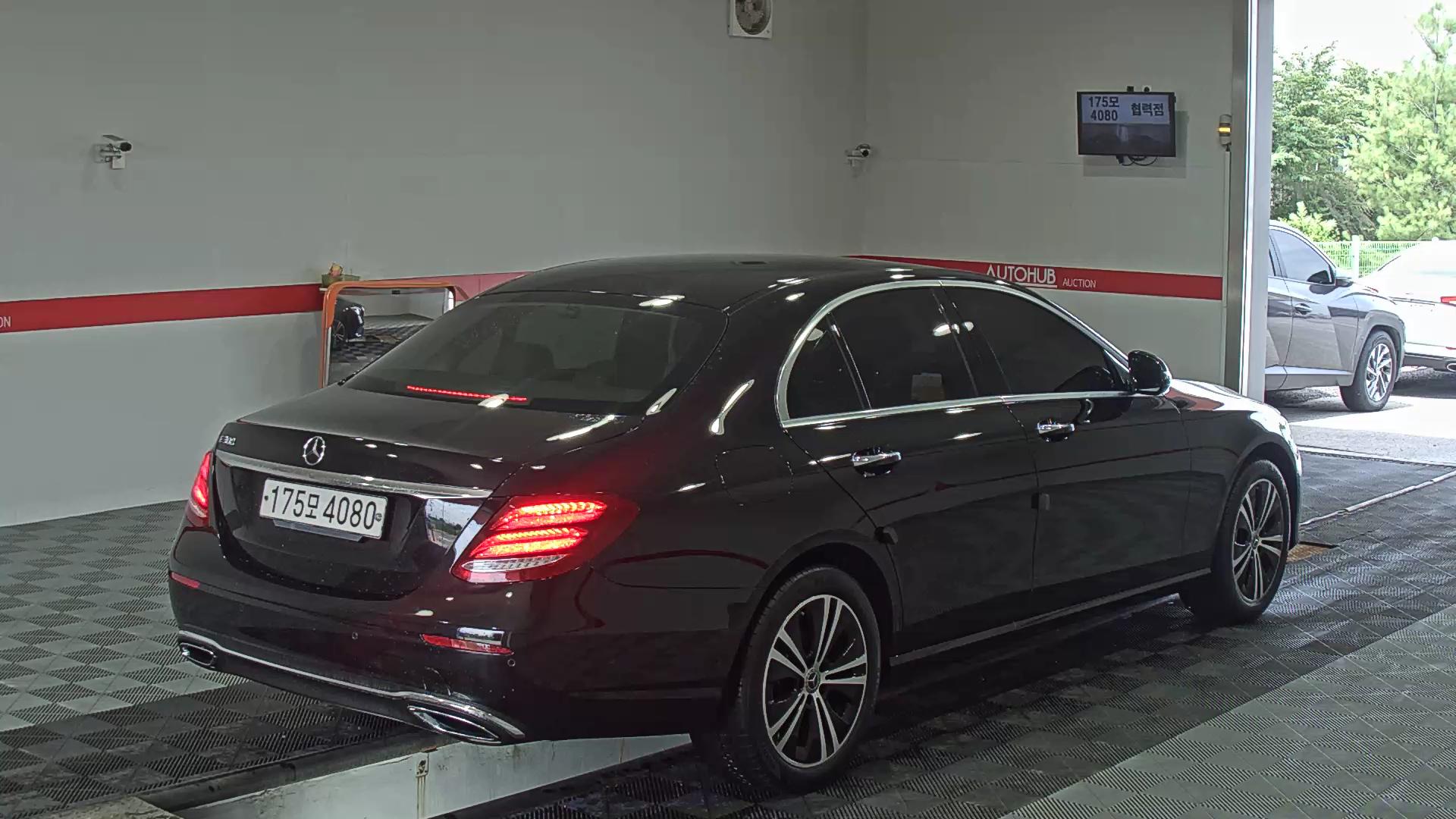 مرسيدس E-CLASS