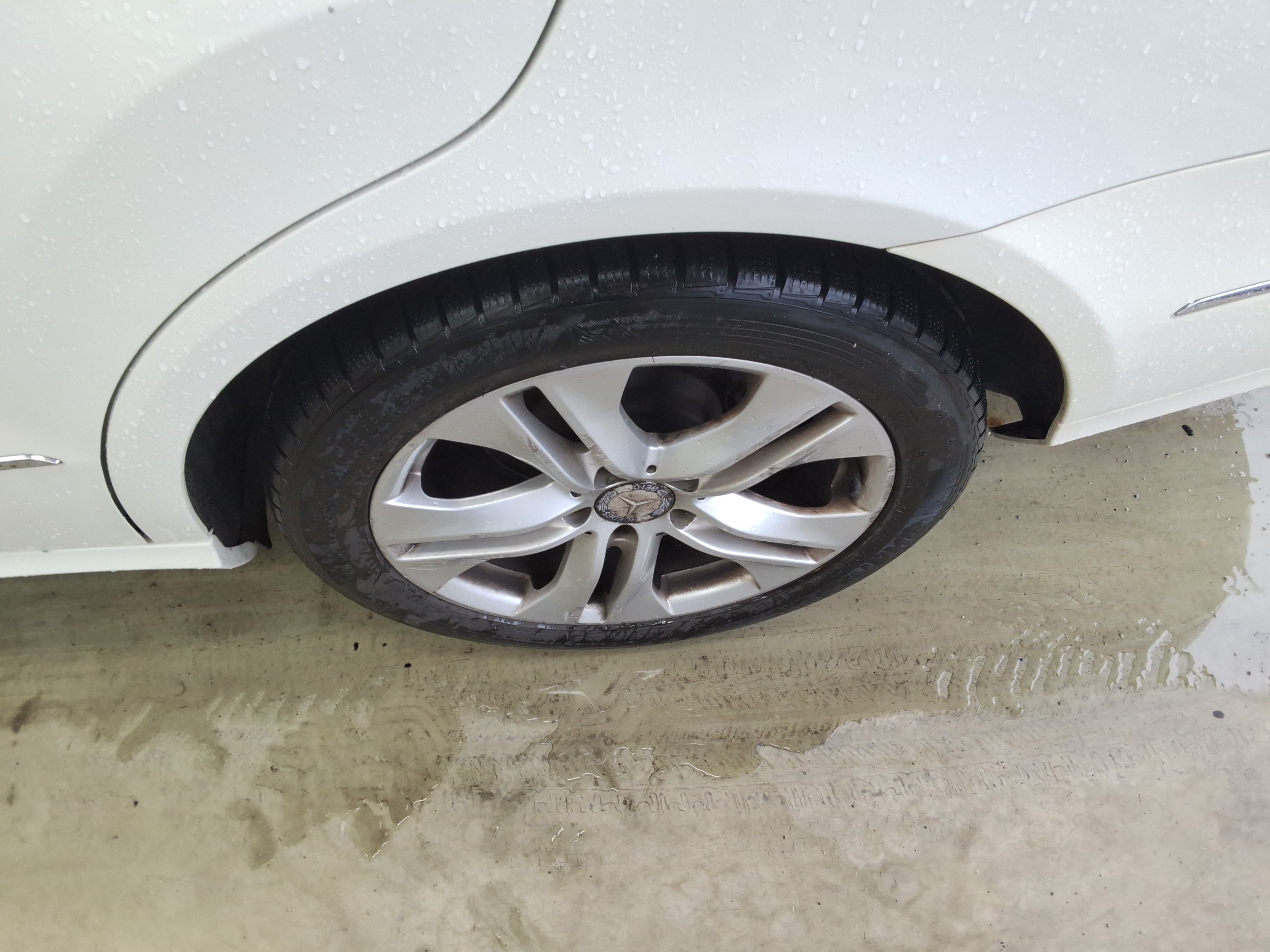 مرسيدس E-CLASS