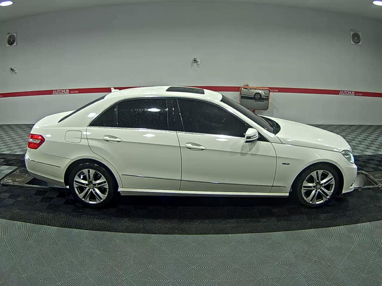 مرسيدس E-CLASS