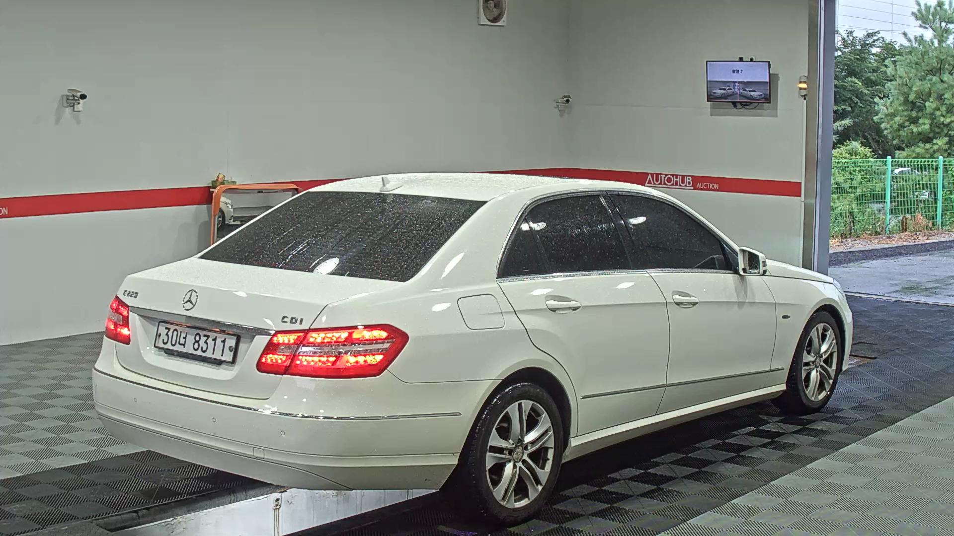مرسيدس E-CLASS