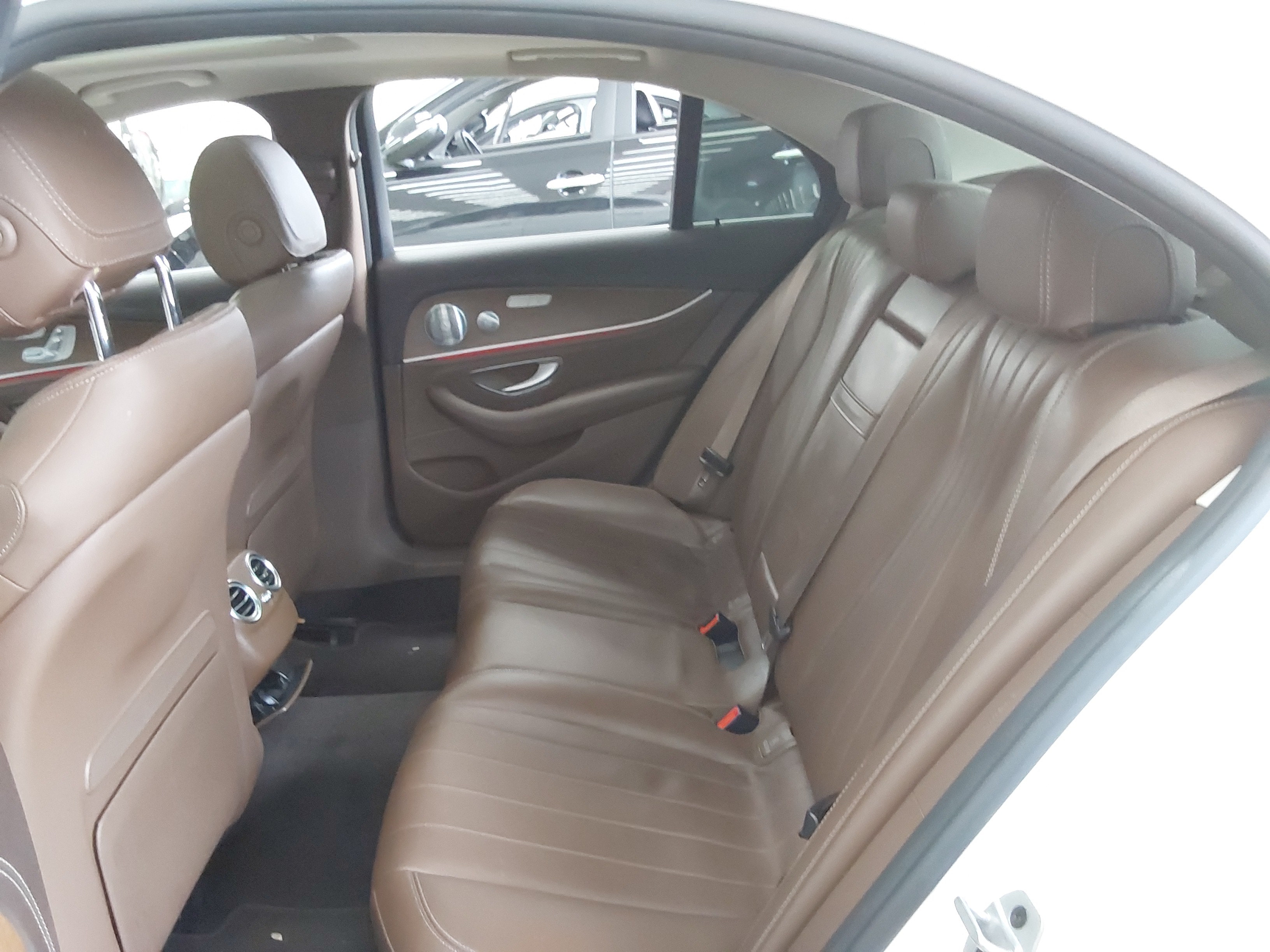 مرسيدس E-CLASS