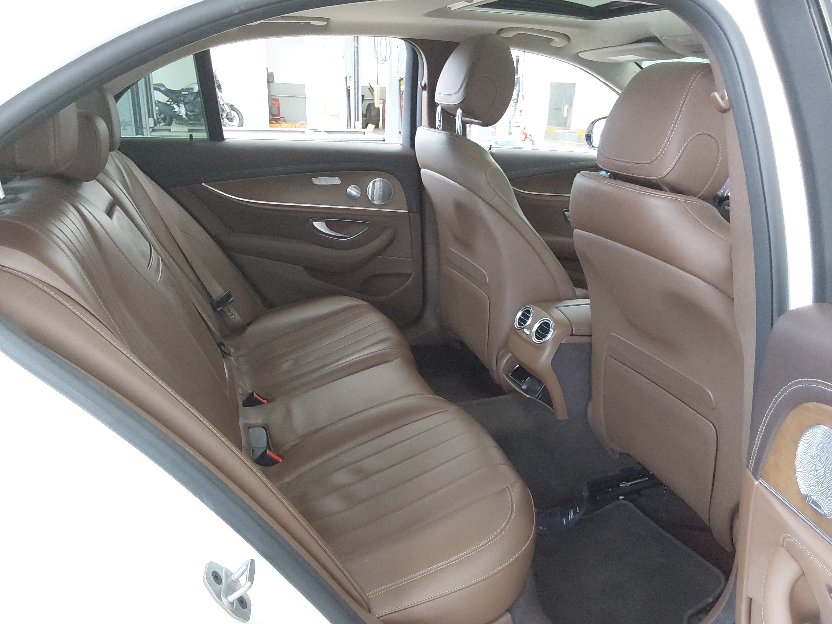 مرسيدس E-CLASS