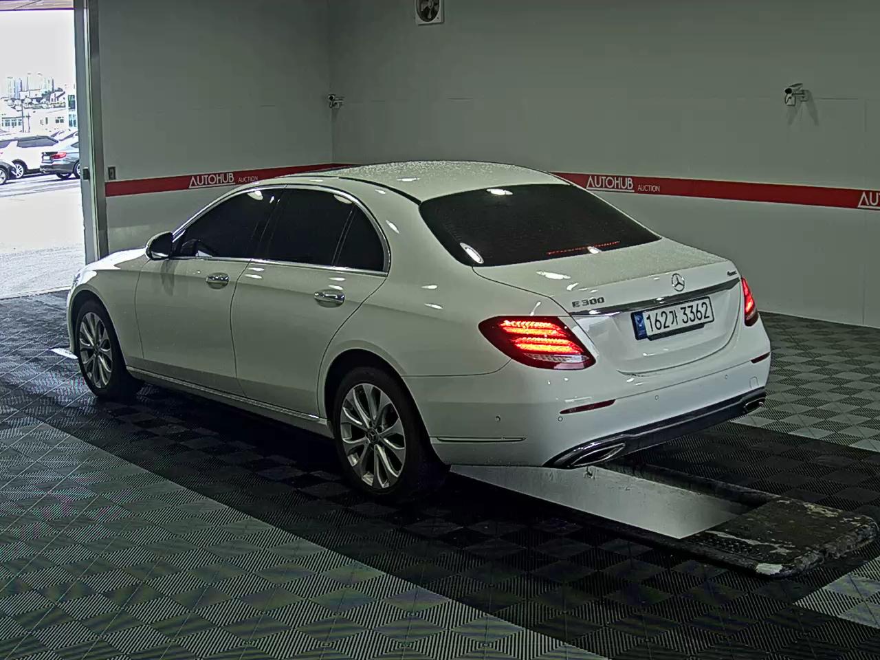 مرسيدس E-CLASS