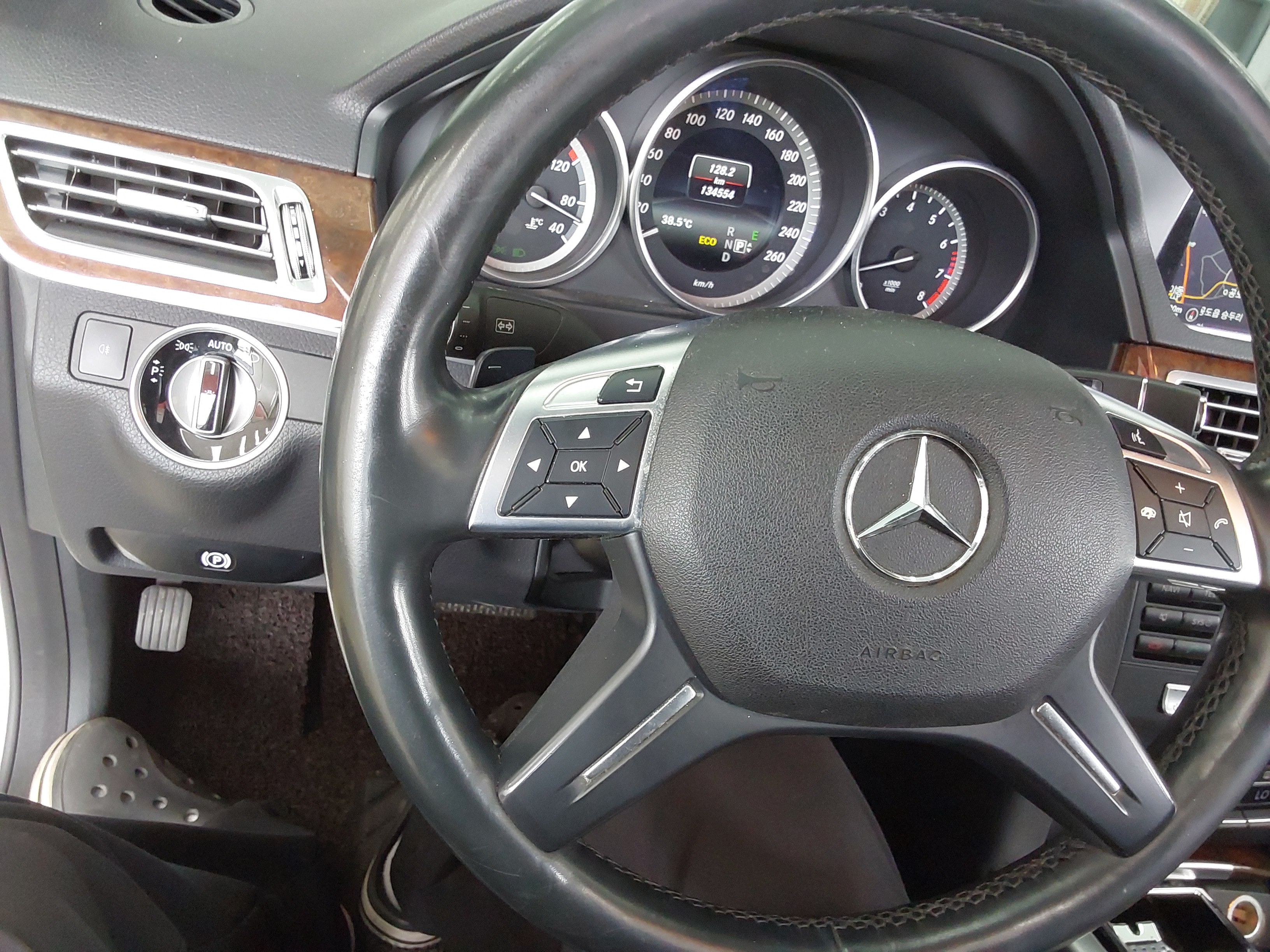 مرسيدس E-CLASS