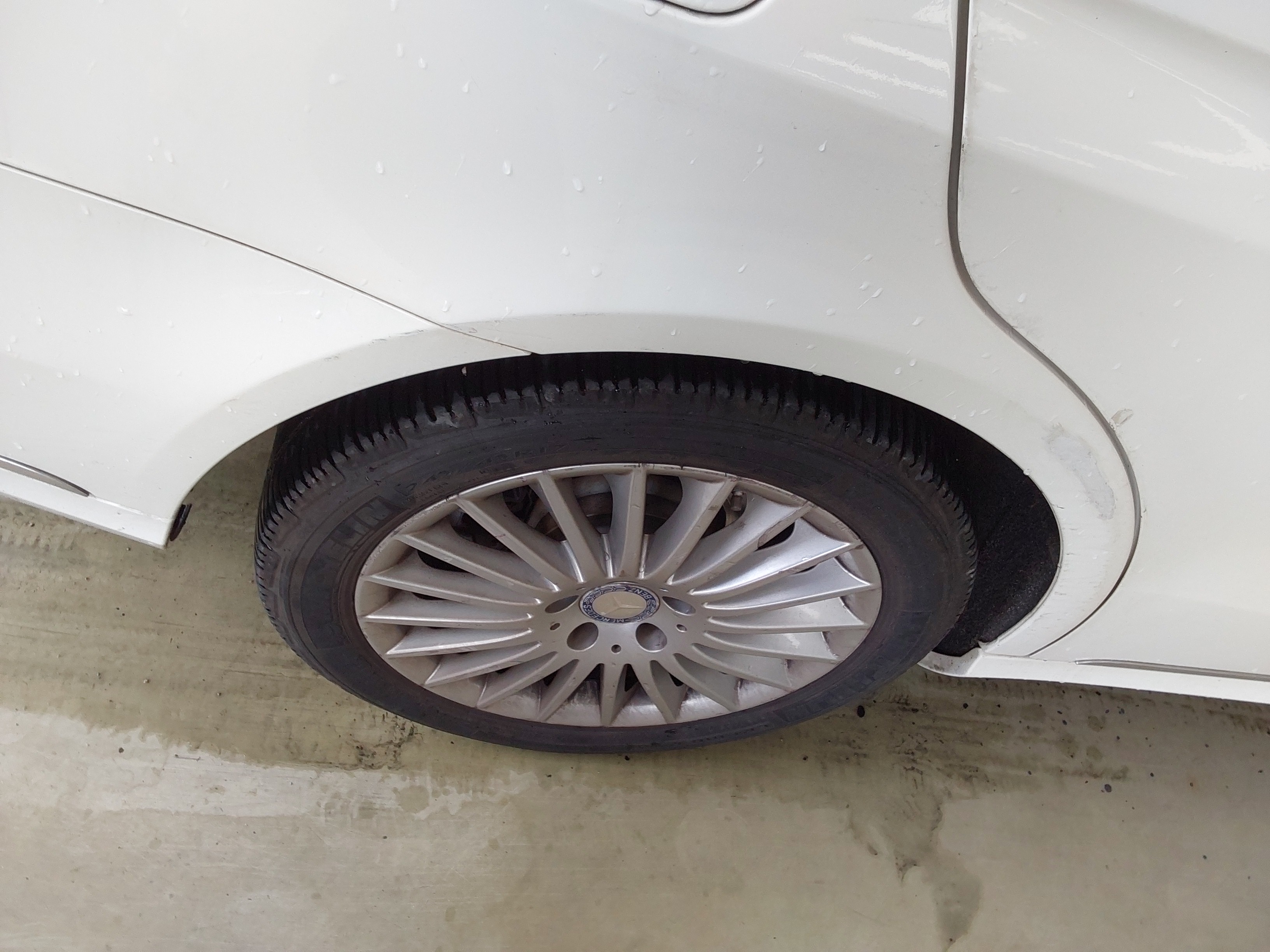 مرسيدس E-CLASS