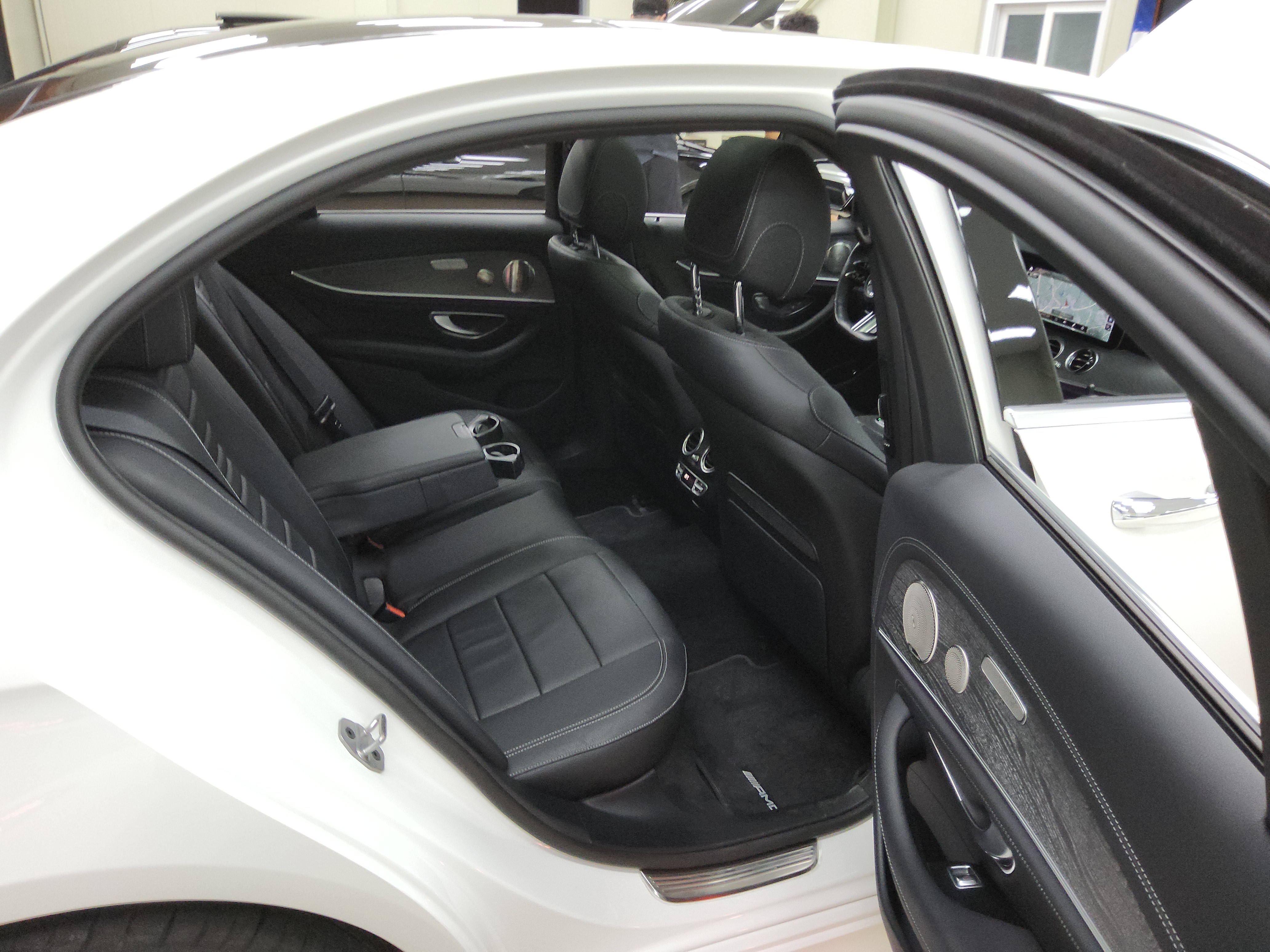 مرسيدس - E-CLASS - Image 12