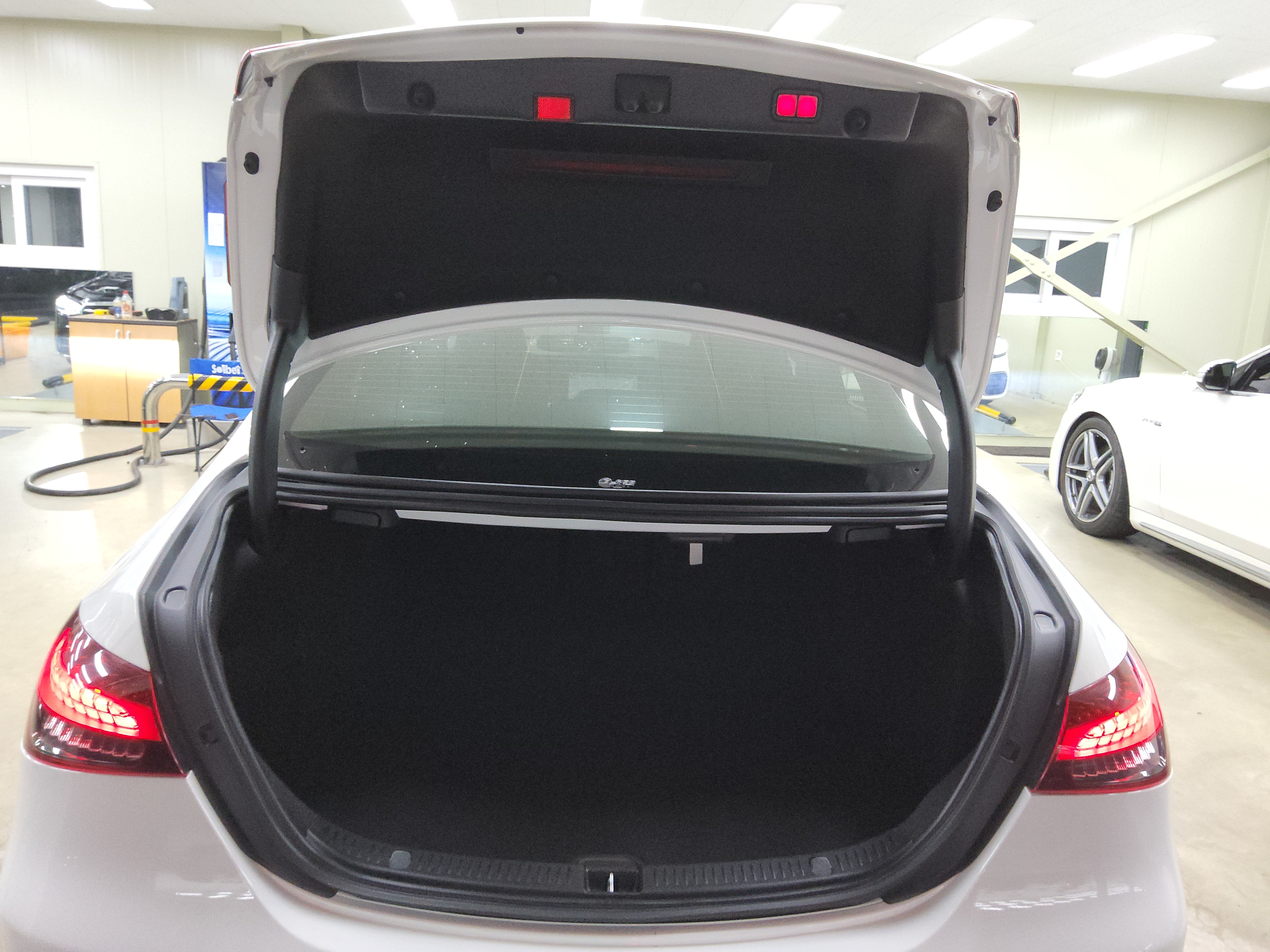 مرسيدس - E-CLASS - Image 14