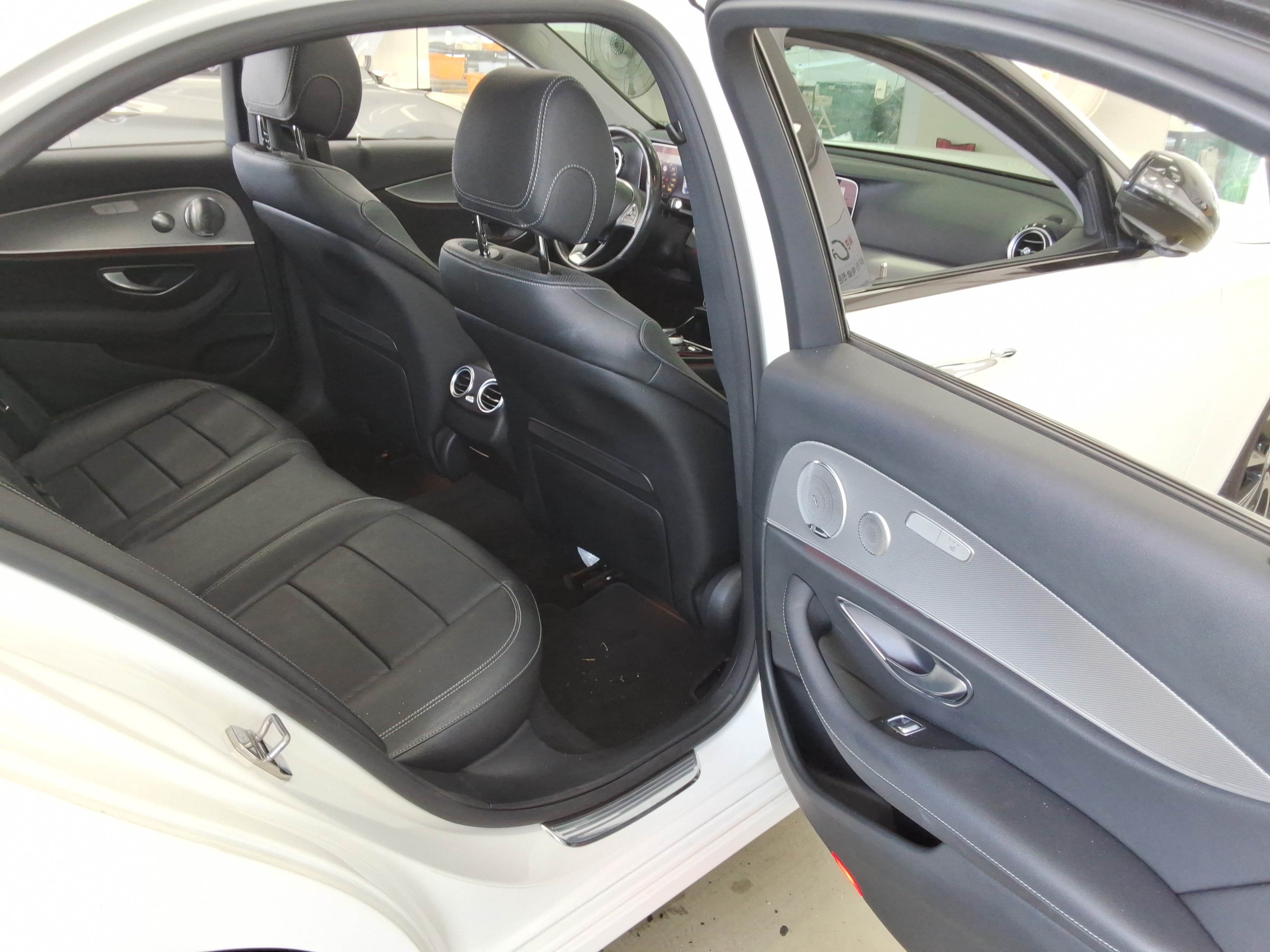 مرسيدس E-CLASS
