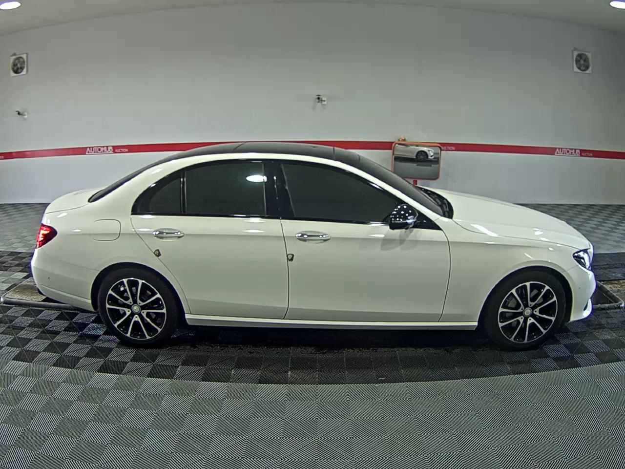 مرسيدس E-CLASS