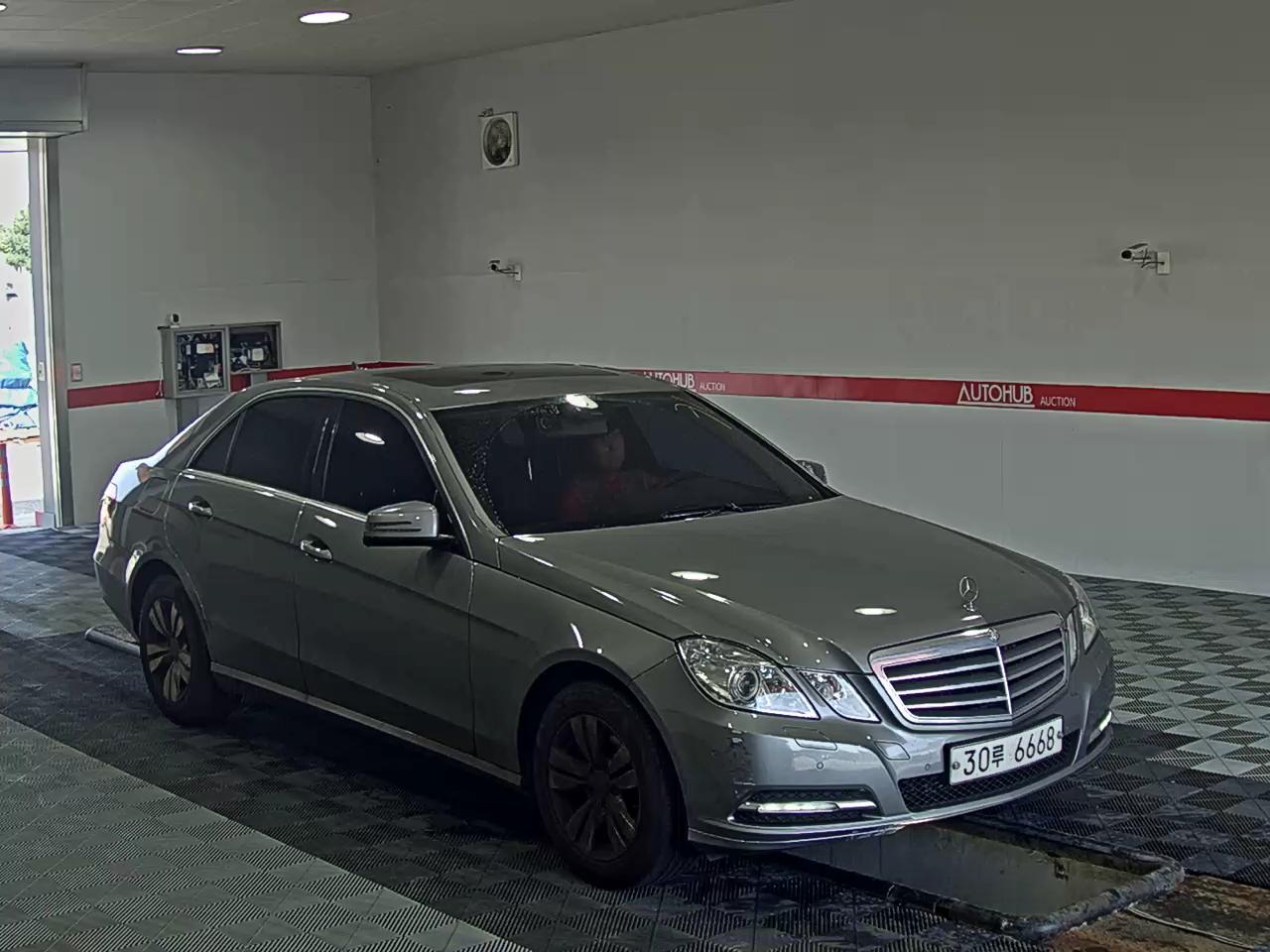 مرسيدس E-CLASS