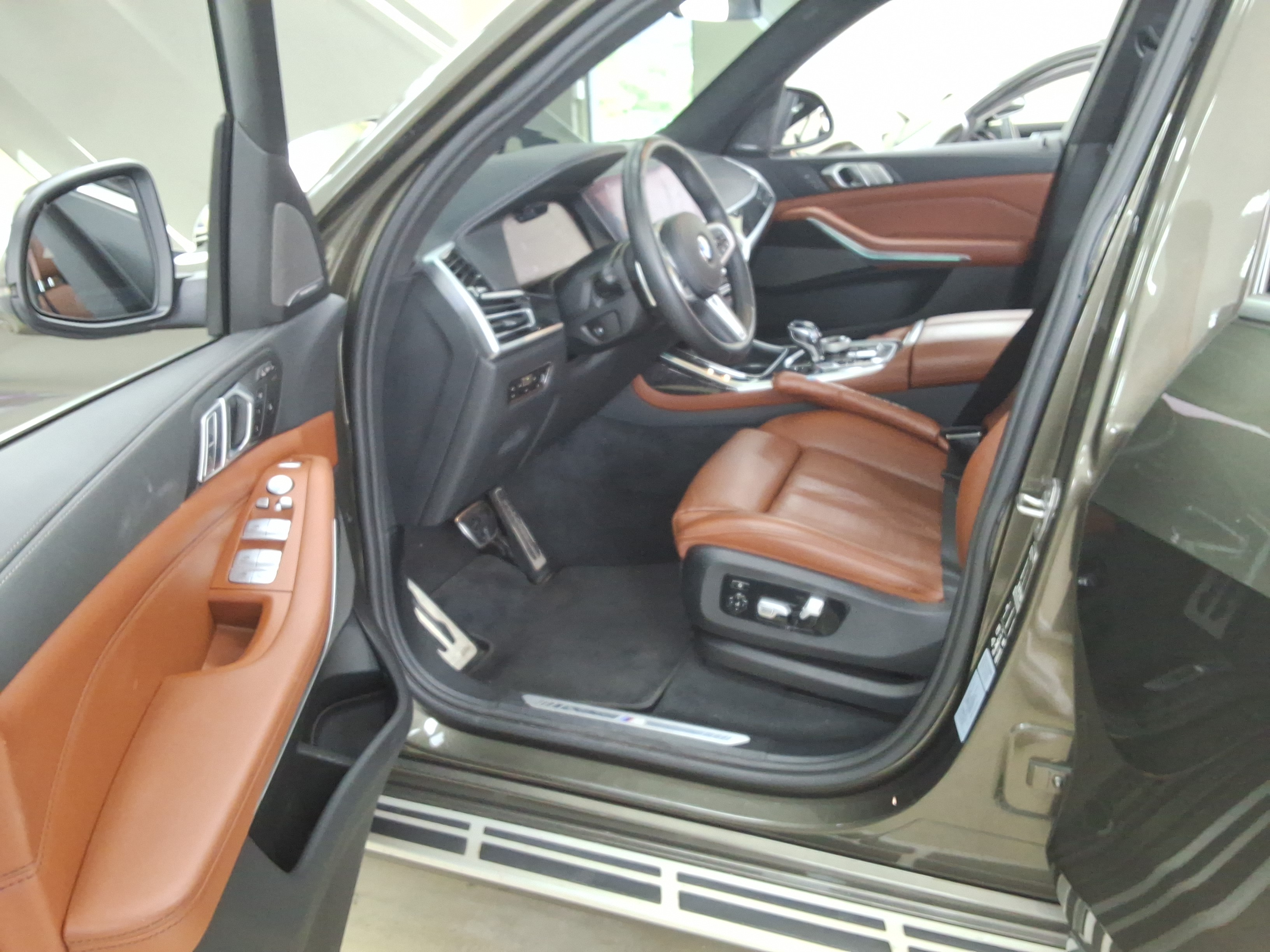 BMW - X7 - Image 9