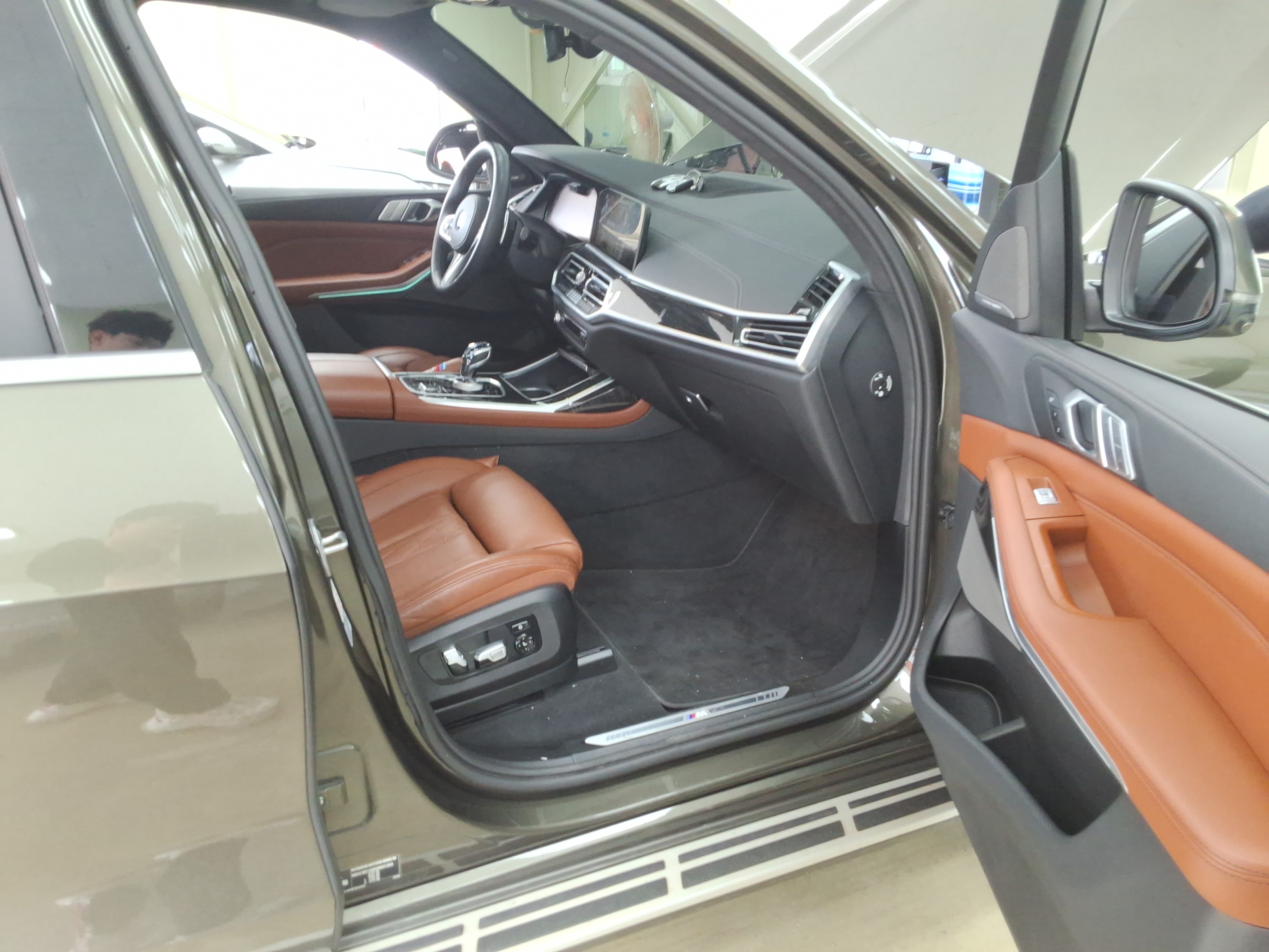 BMW - X7 - Image 12