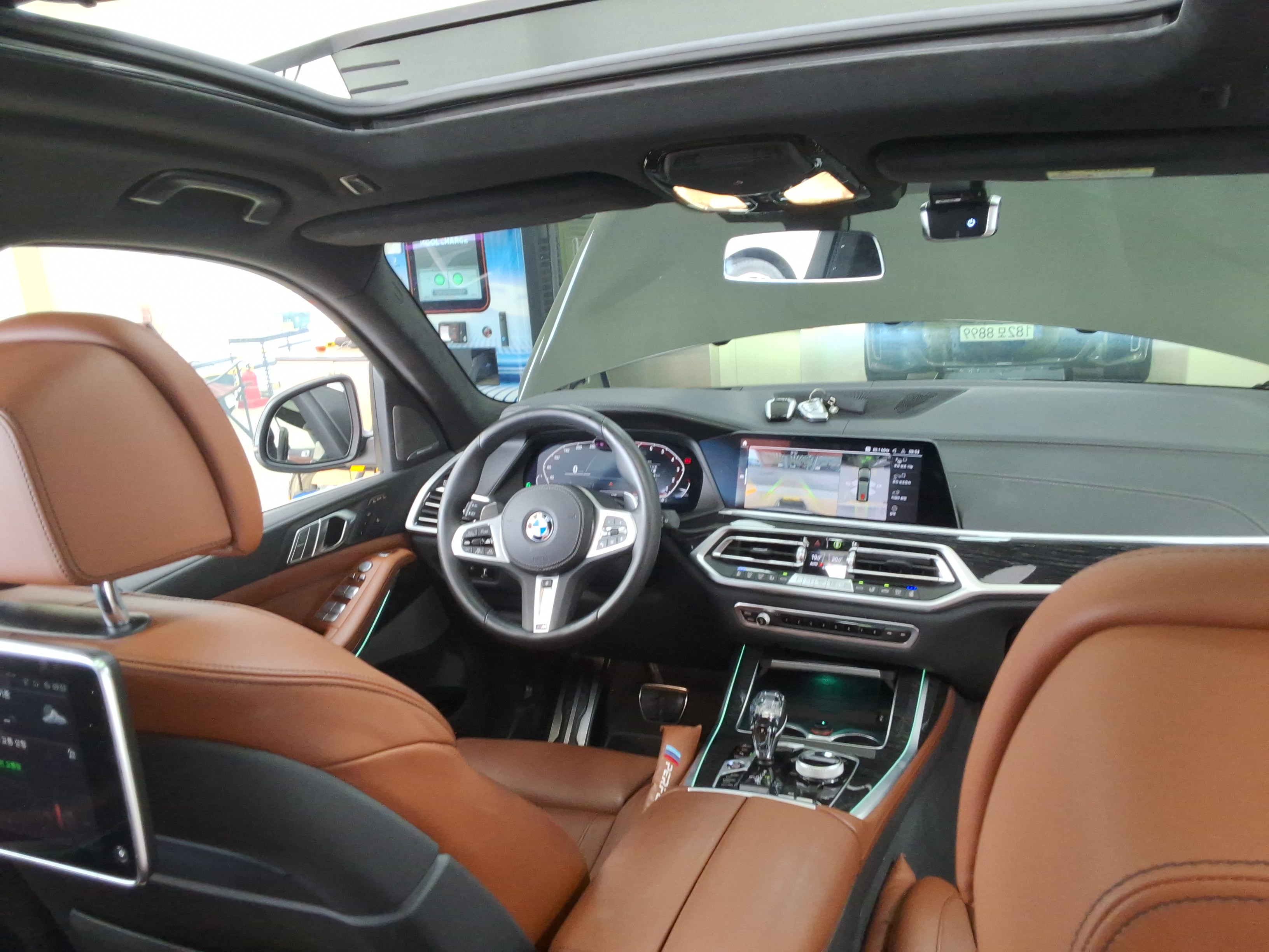 BMW - X7 - Image 13