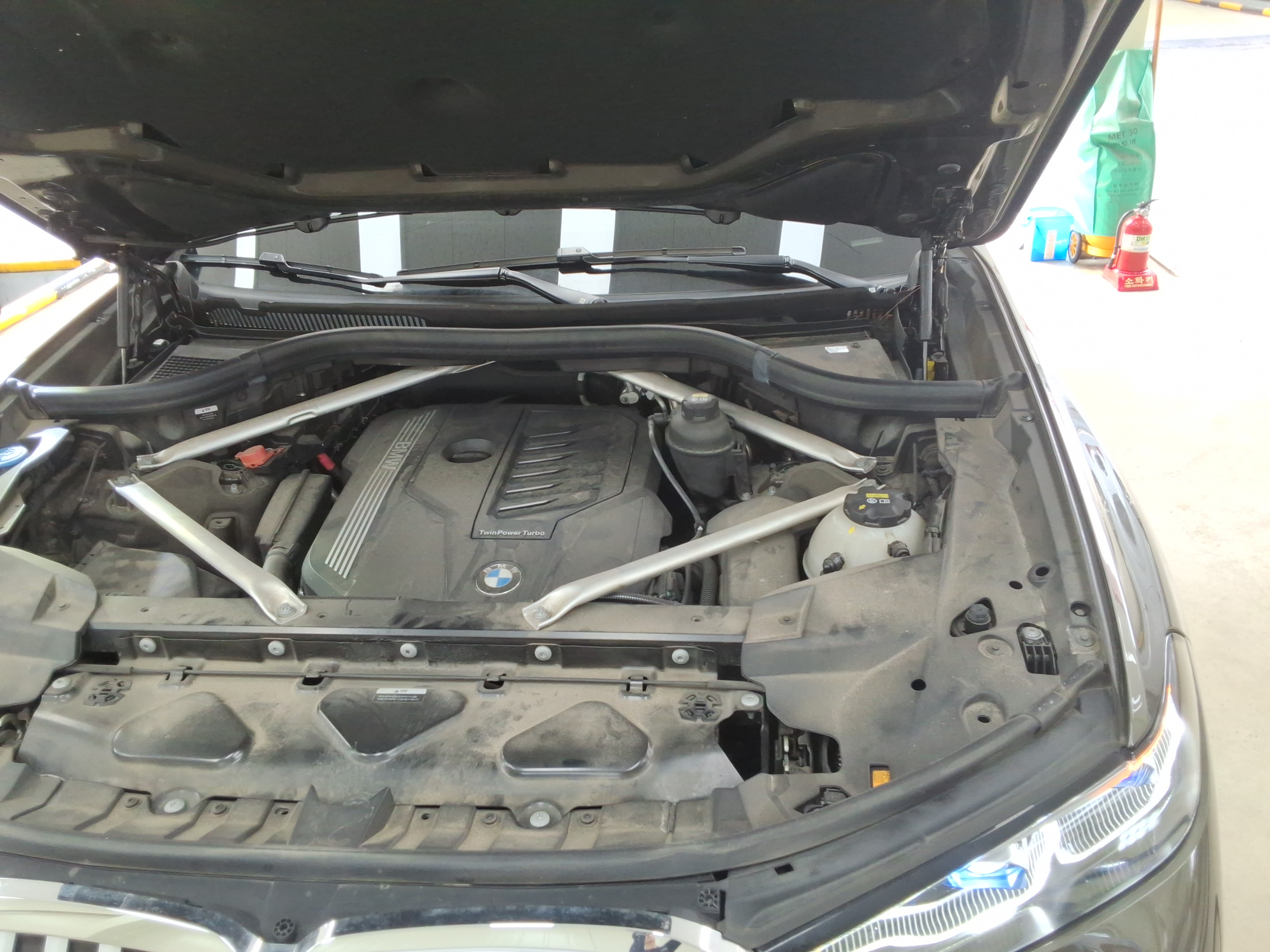 BMW - X7 - Image 20