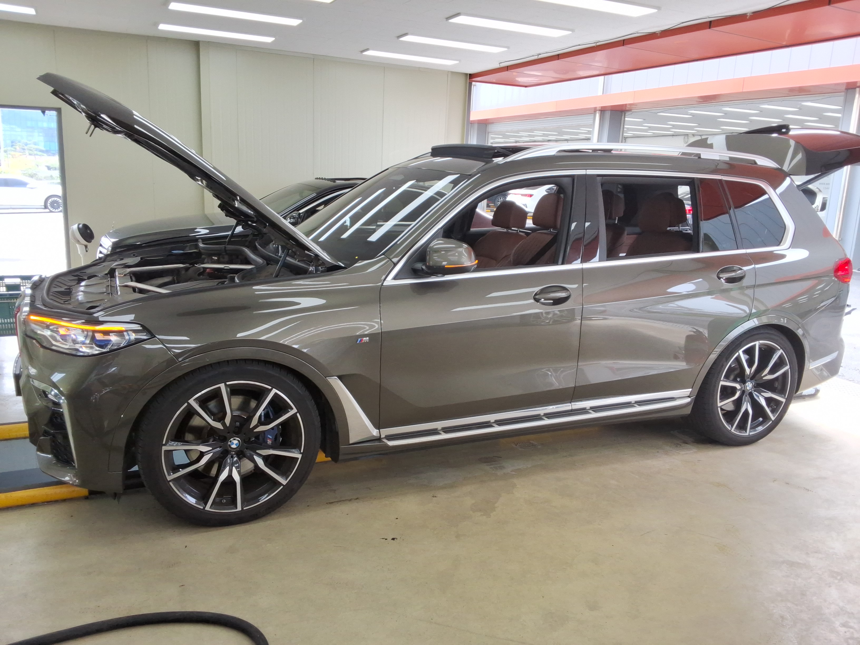 BMW - X7 - Image 22