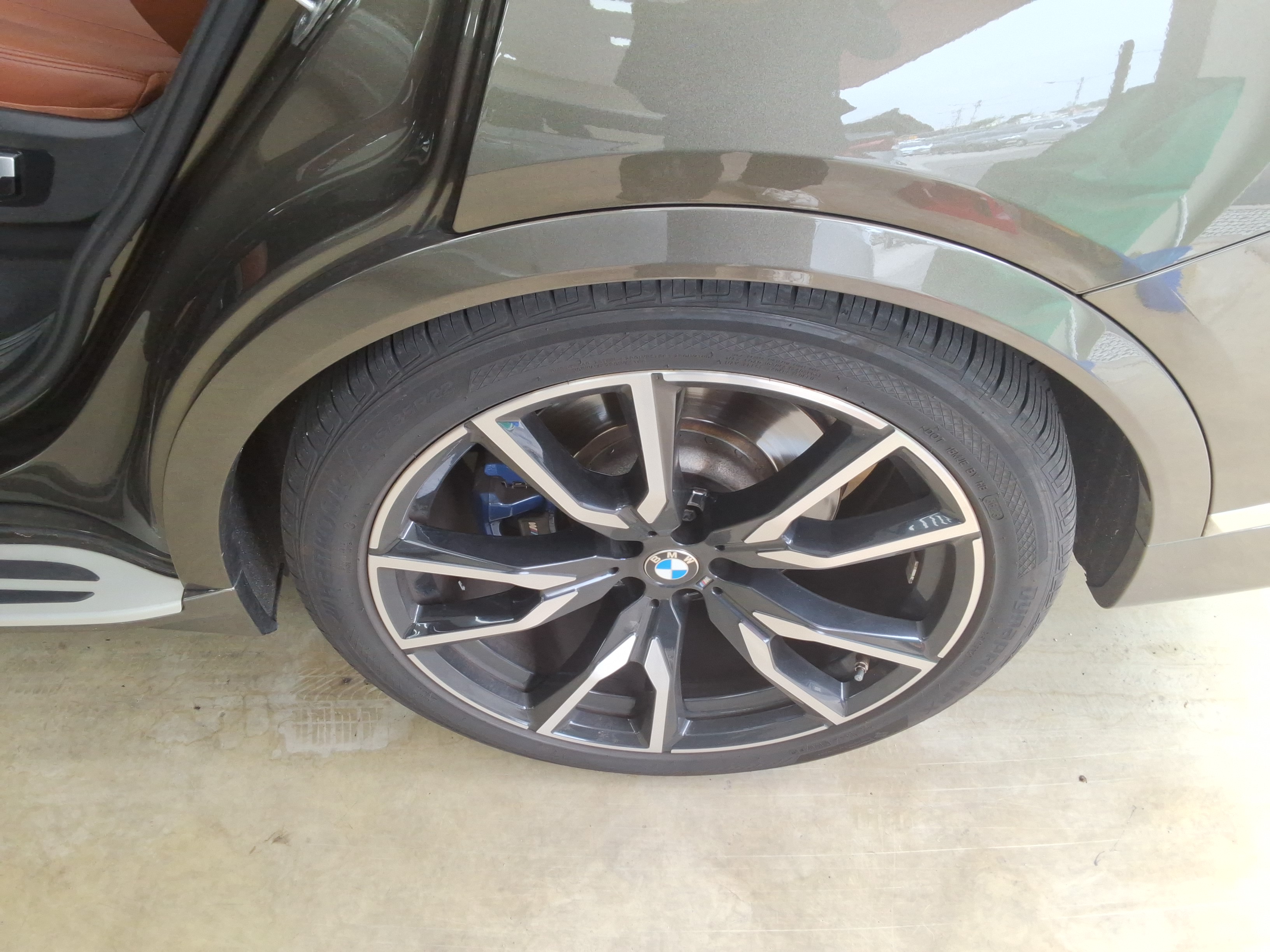 BMW - X7 - Image 24