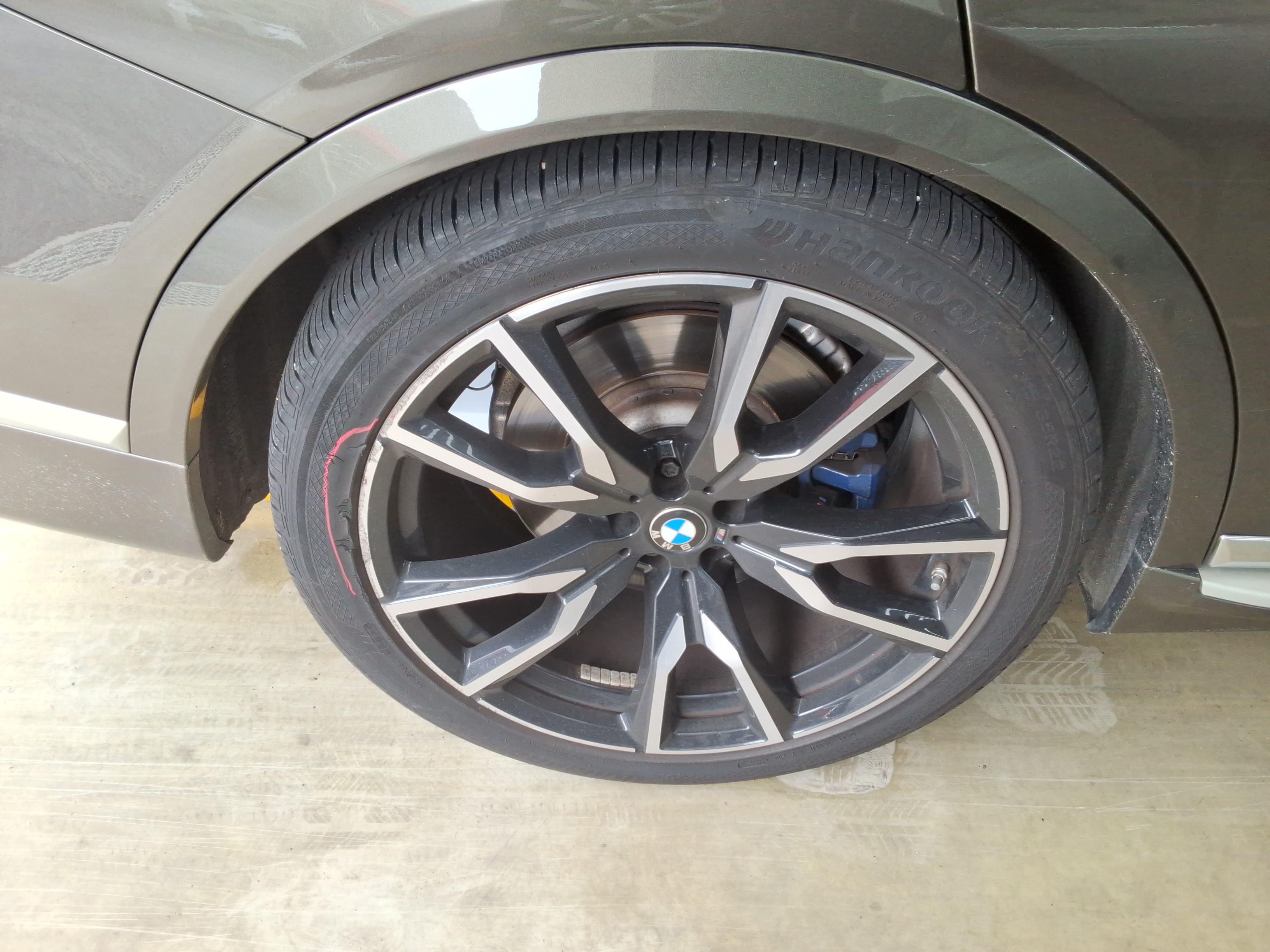 BMW - X7 - Image 25