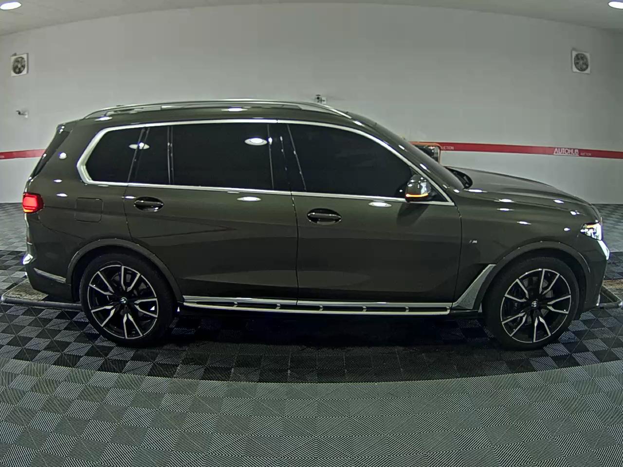 BMW - X7 - Image 3