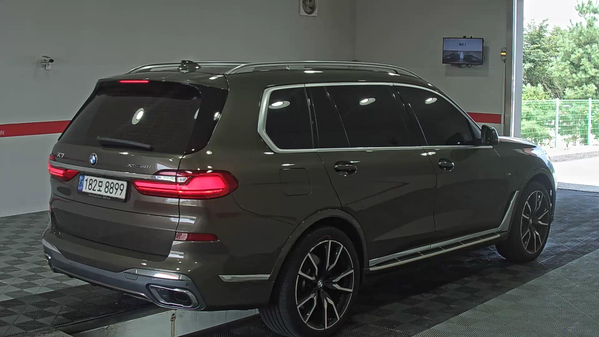 BMW - X7 - Image 4