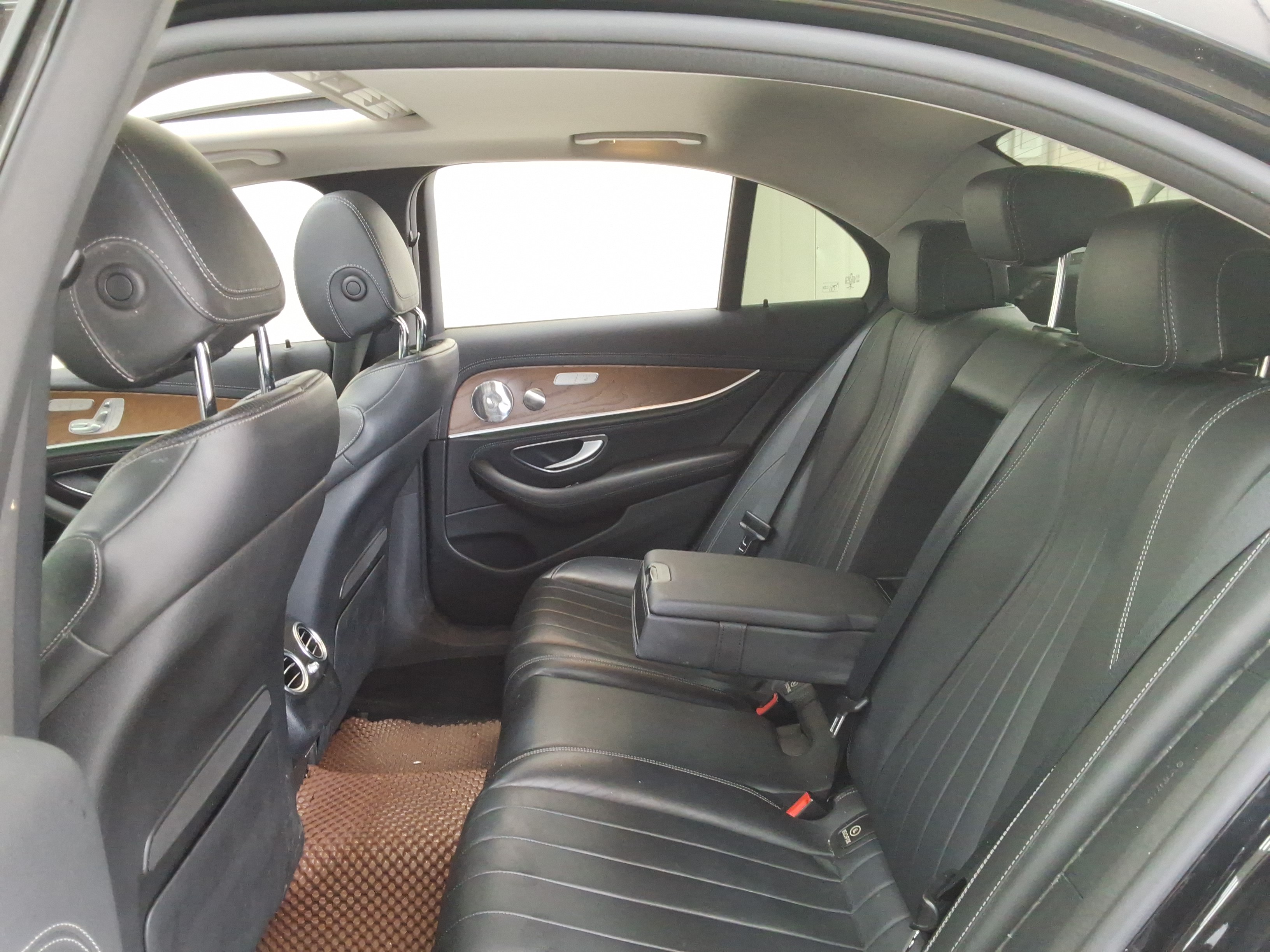 مرسيدس - E-CLASS - Image 11