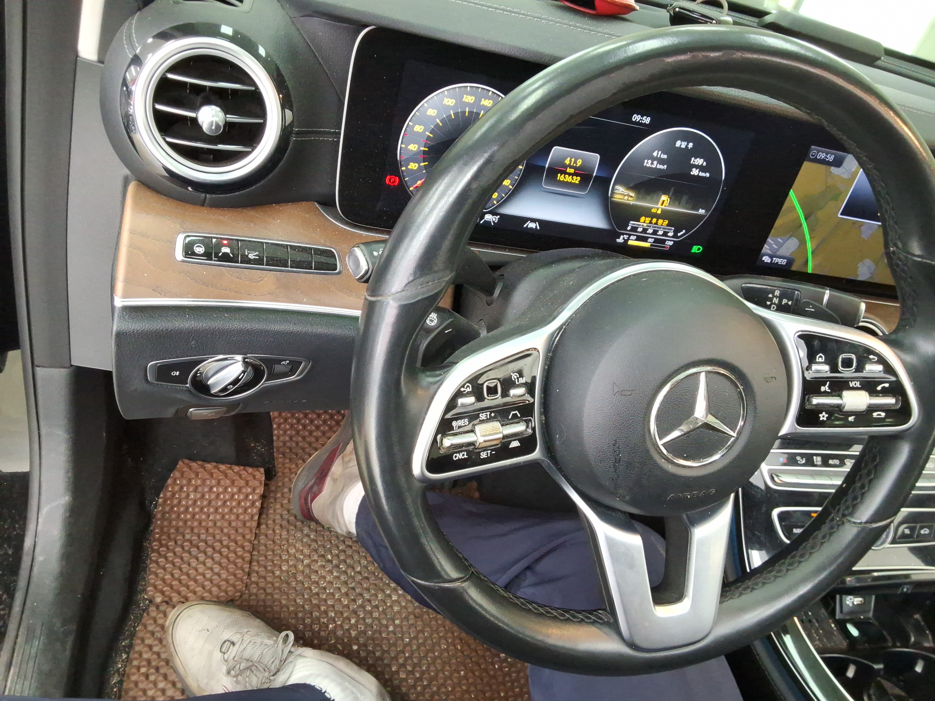 مرسيدس - E-CLASS - Image 16