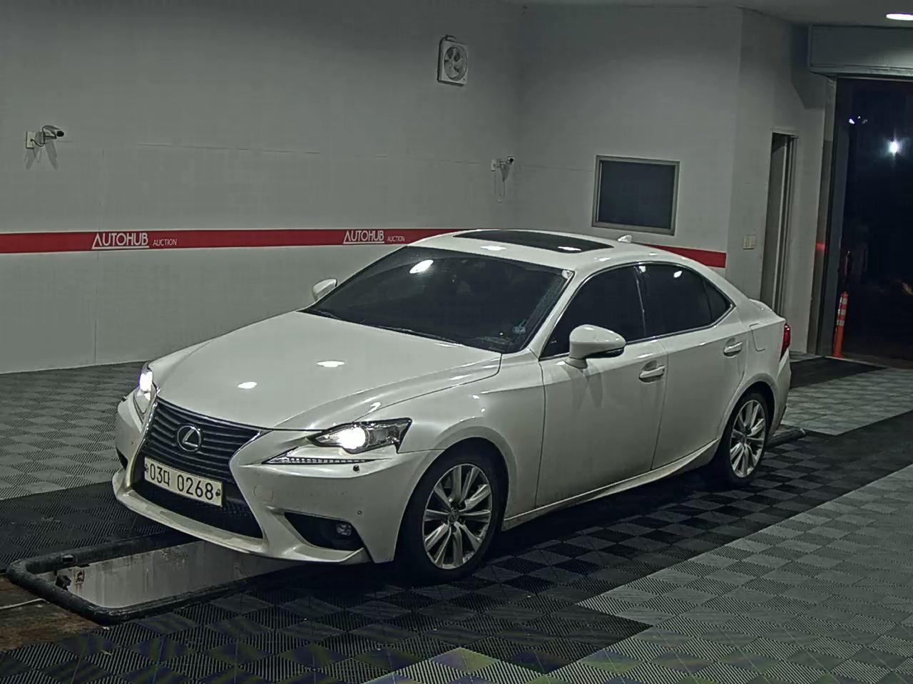 Lexus IS
