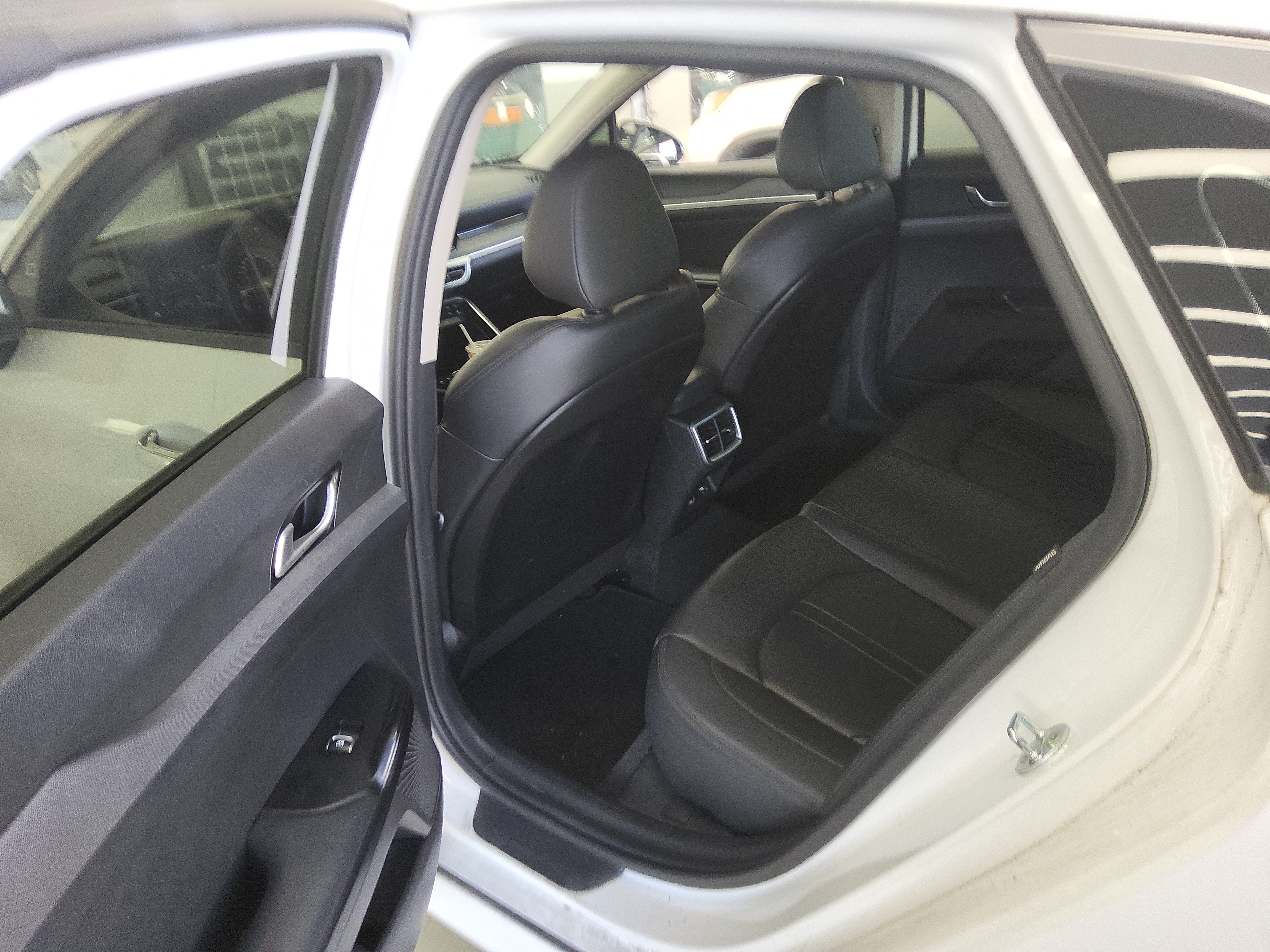 صورة إضافية