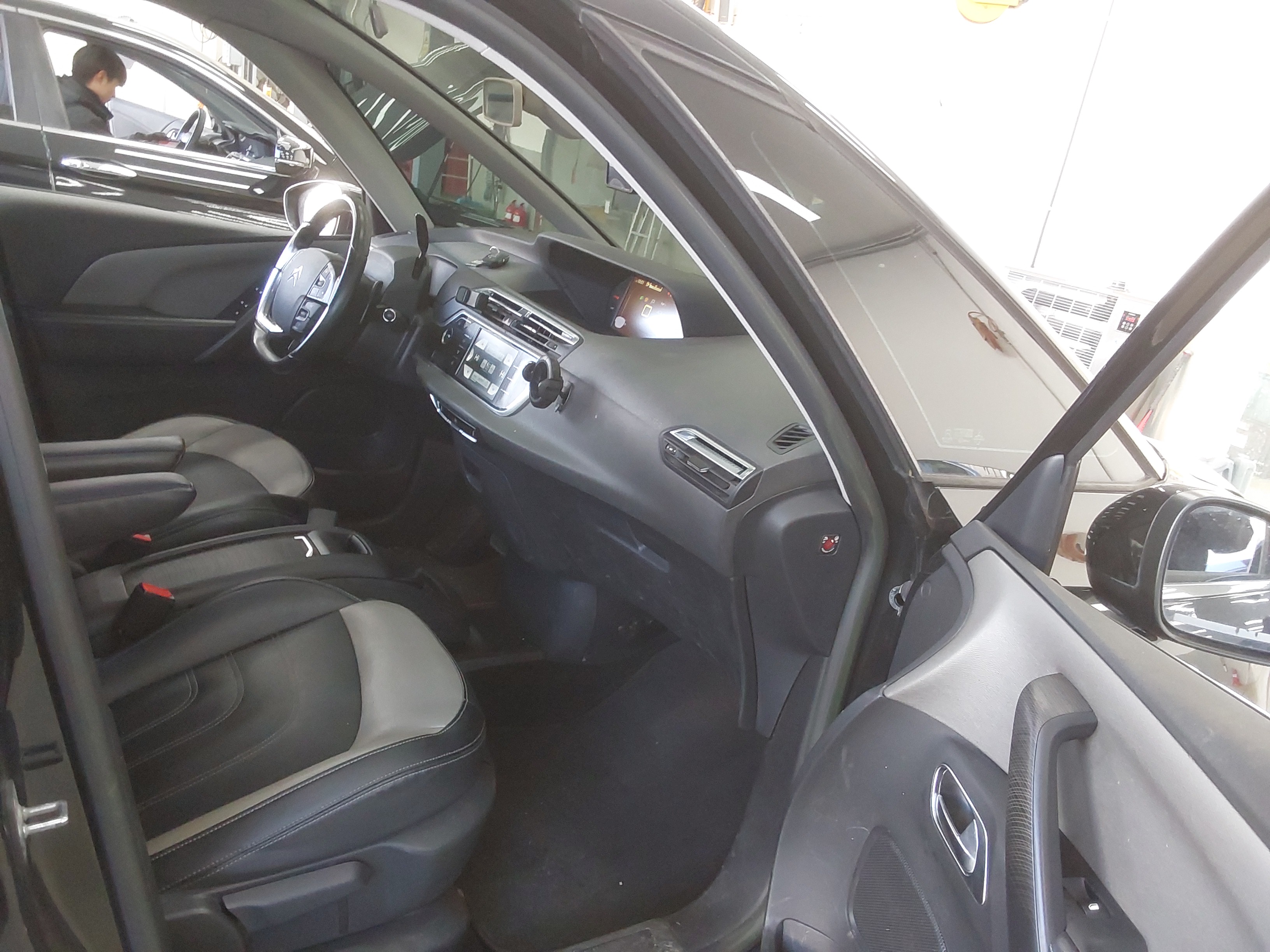 صورة إضافية