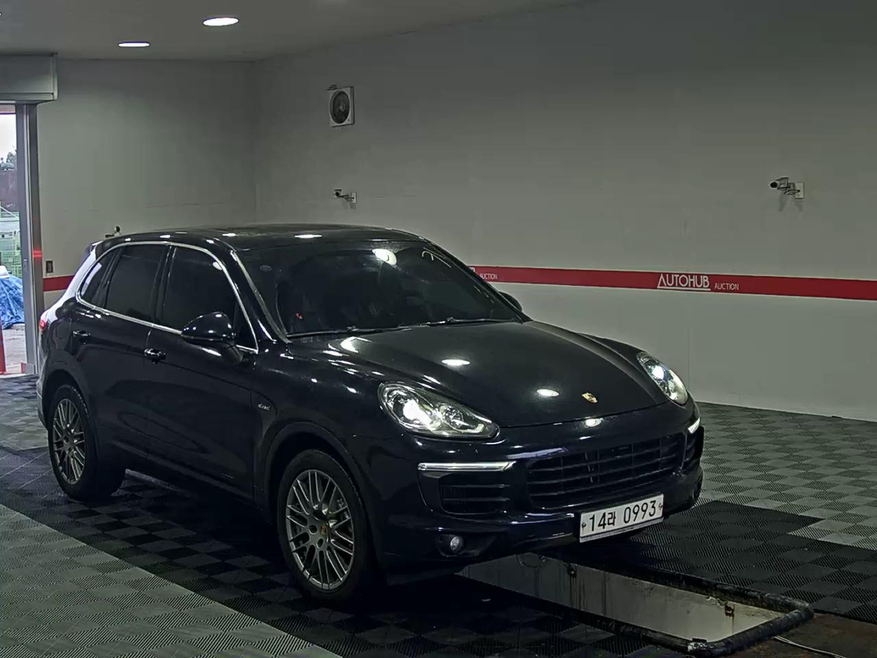 2016 - Porsche Cayenne