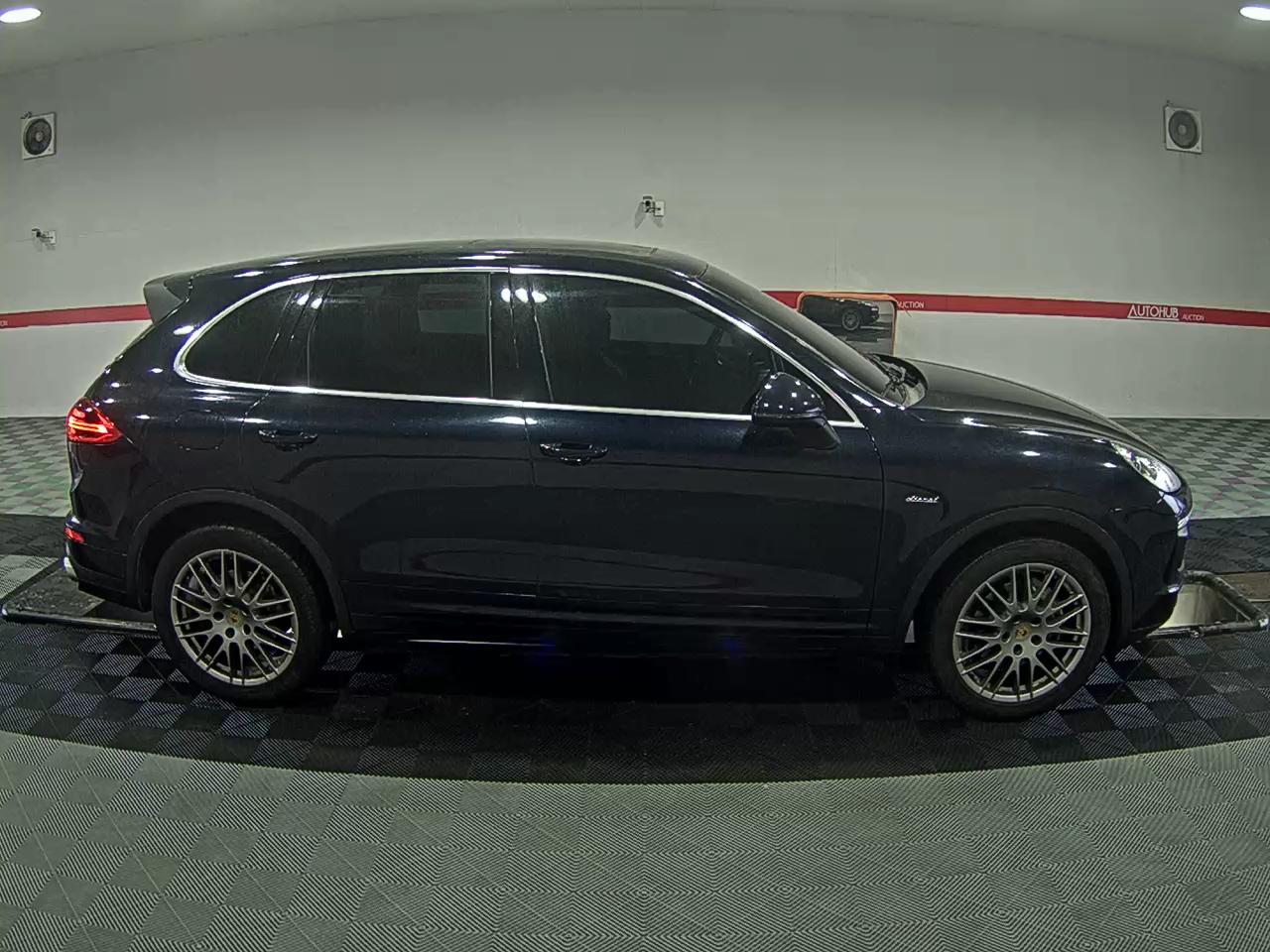 2016 - Porsche Cayenne