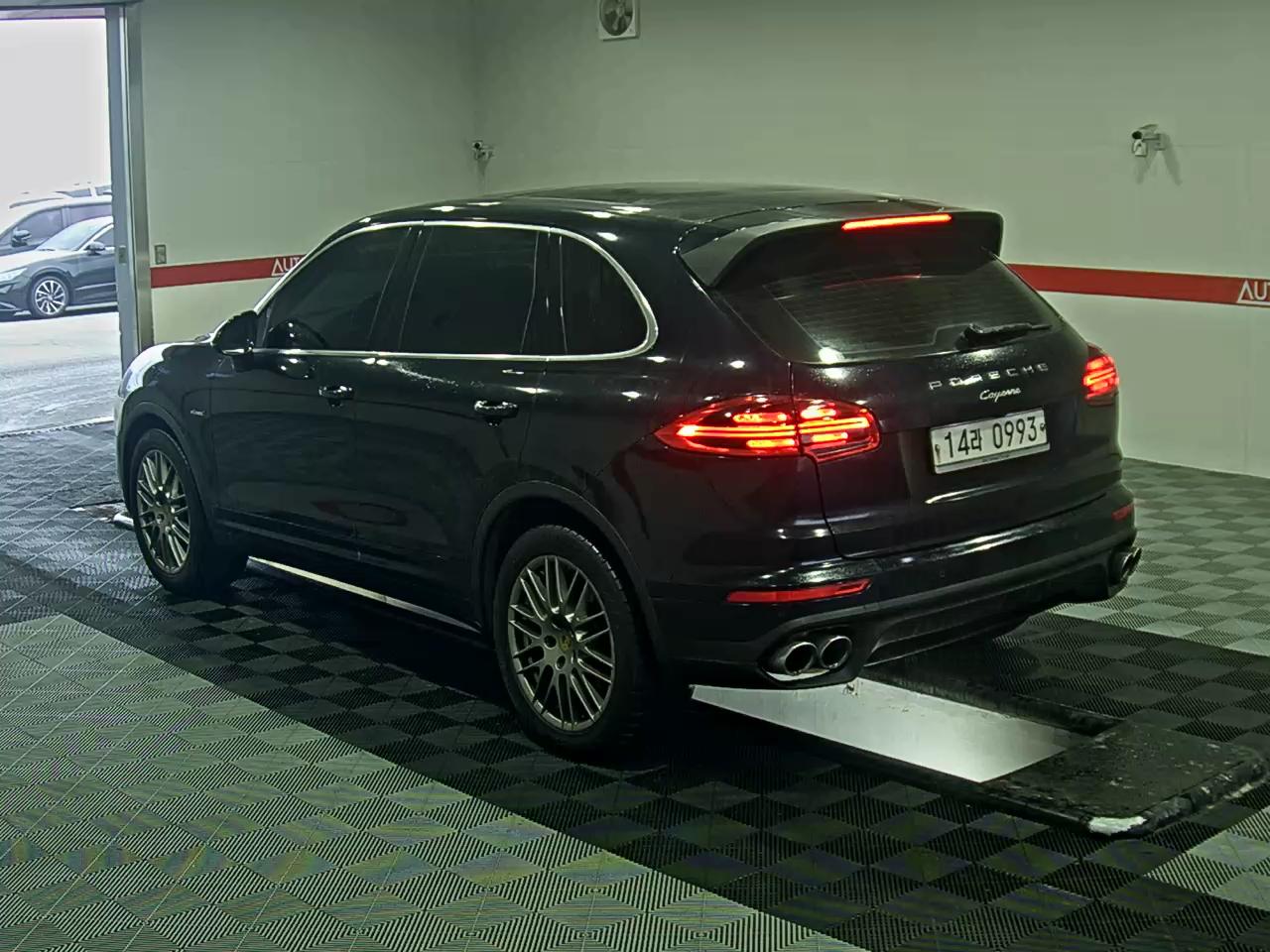 2016 - Porsche Cayenne