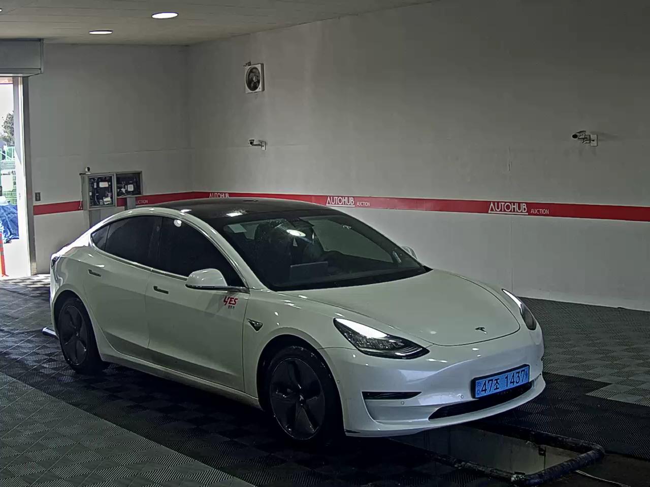 2020 - Tesla Model 3