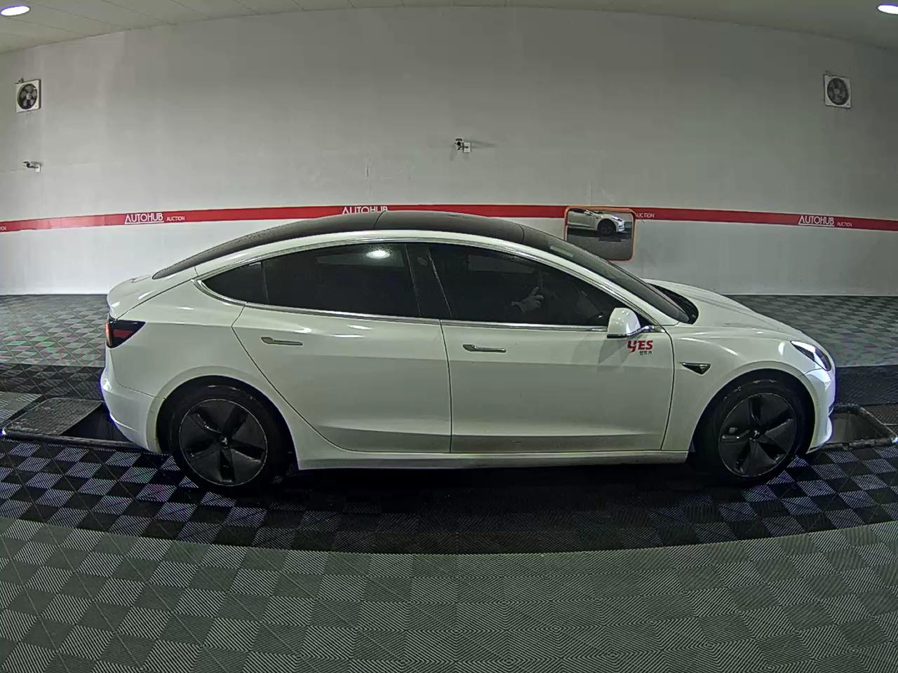 2020 - Tesla Model 3