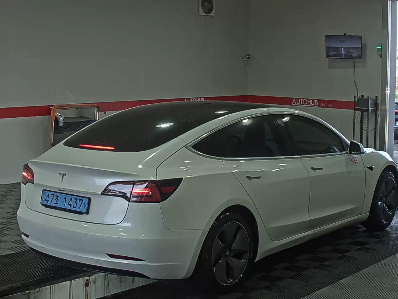 2020 - Tesla Model 3
