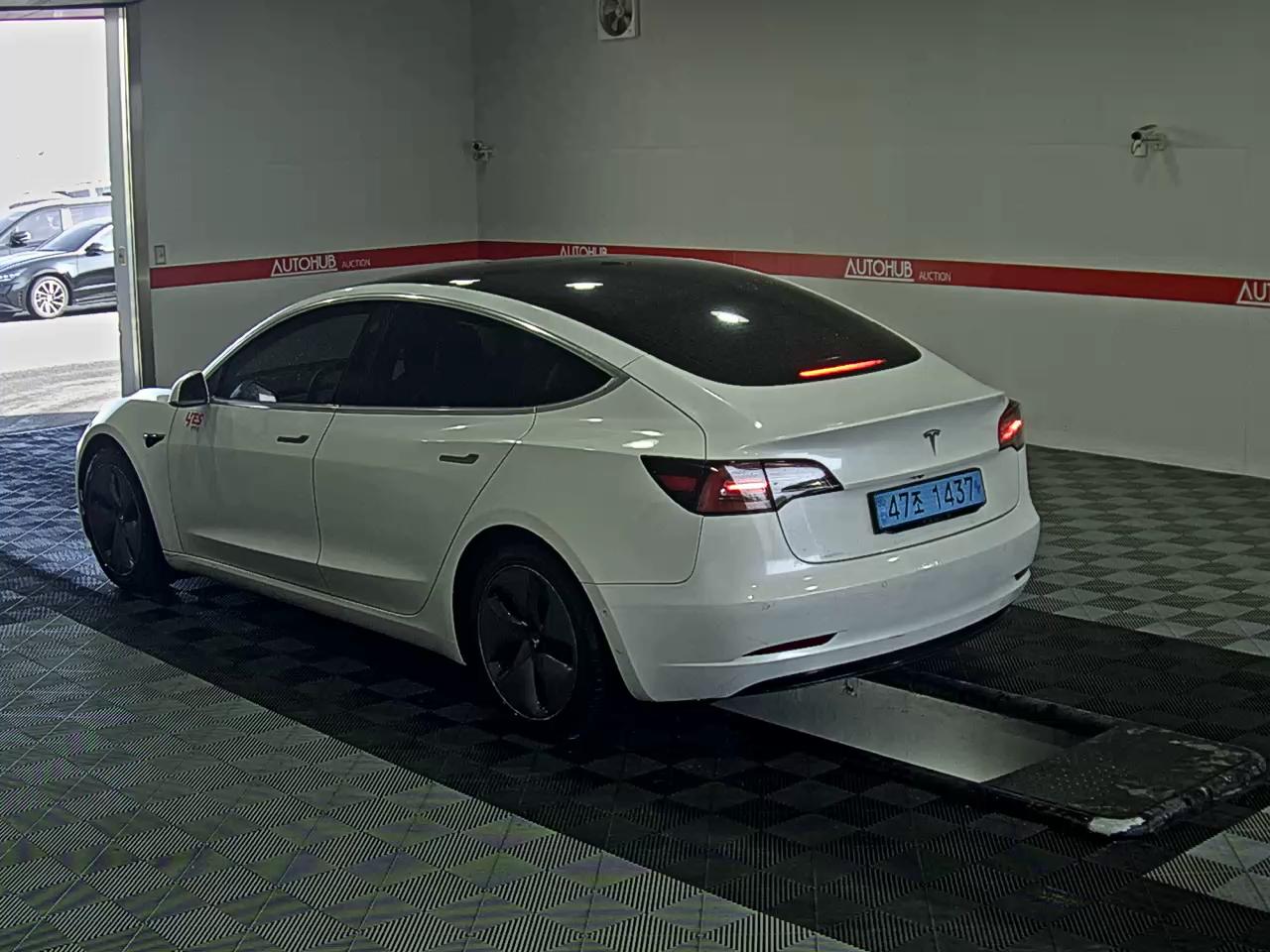 2020 - Tesla Model 3