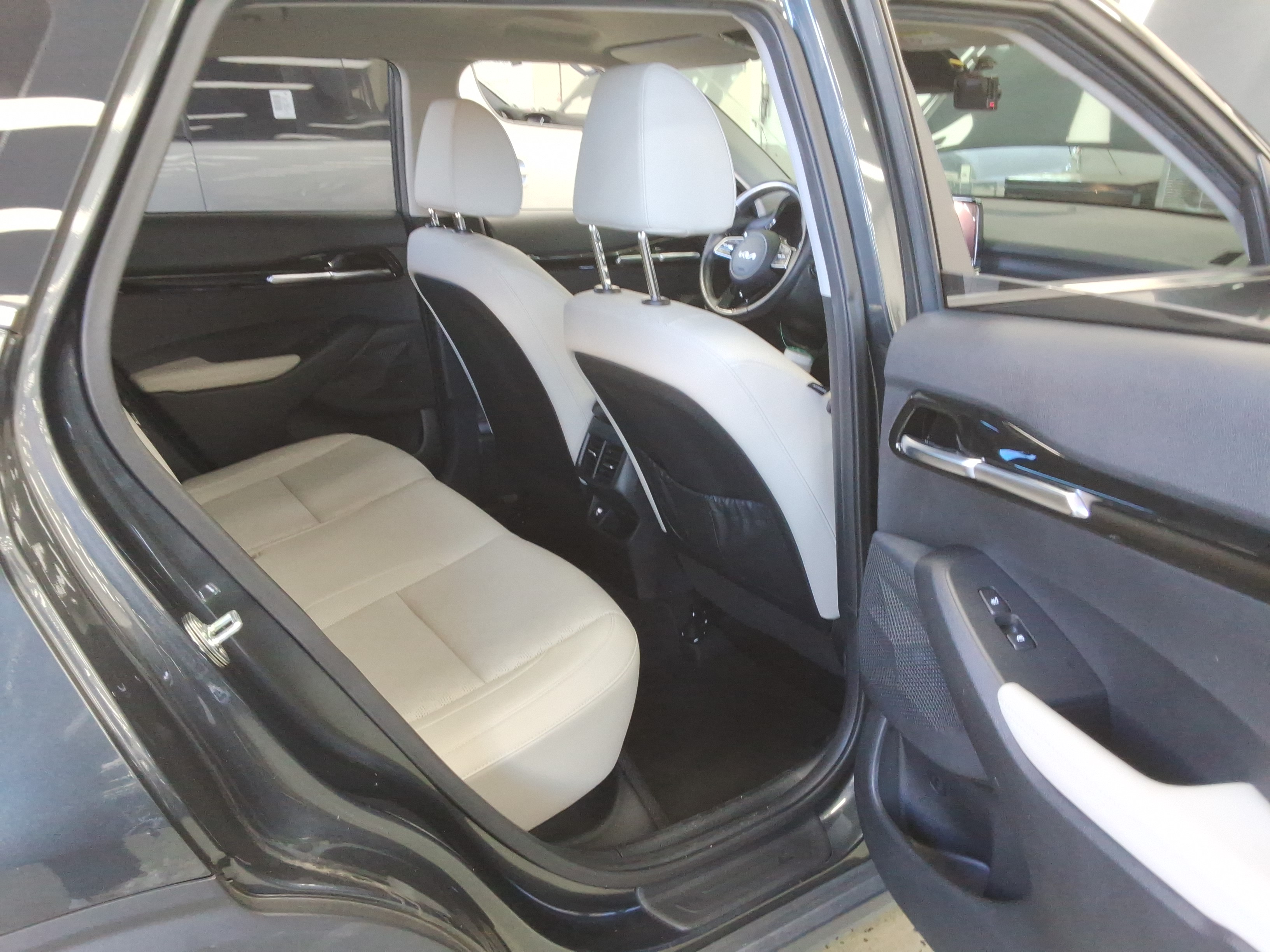 صورة إضافية