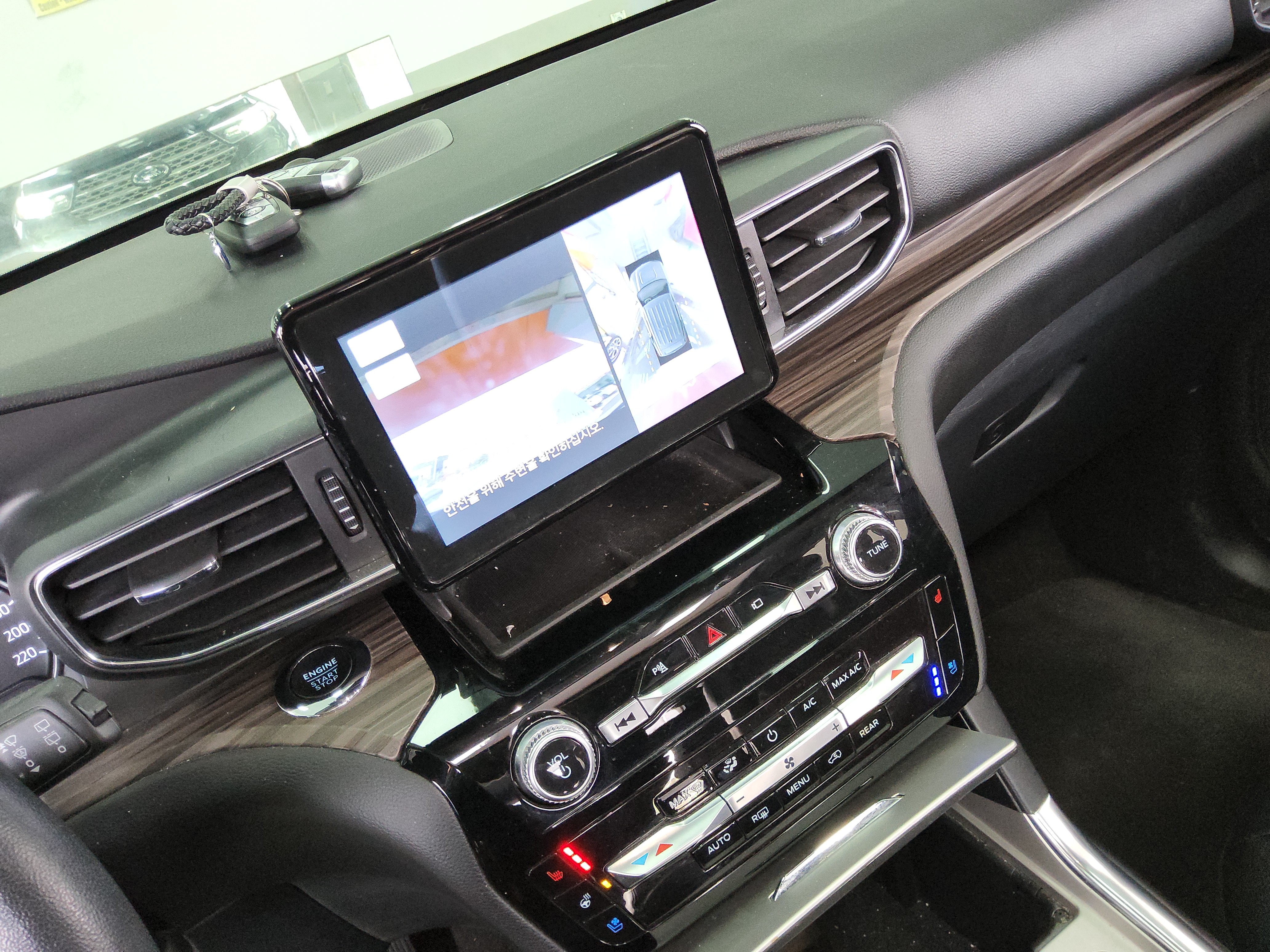 2022 - Ford Explorer