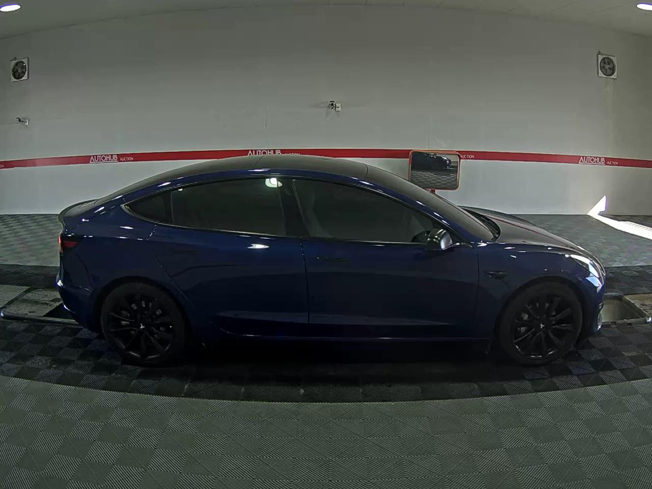 2020 - Tesla Model 3