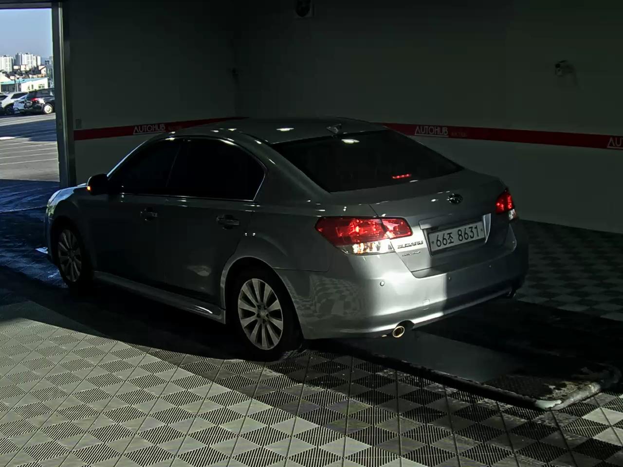 2011 - Subaru Legacy