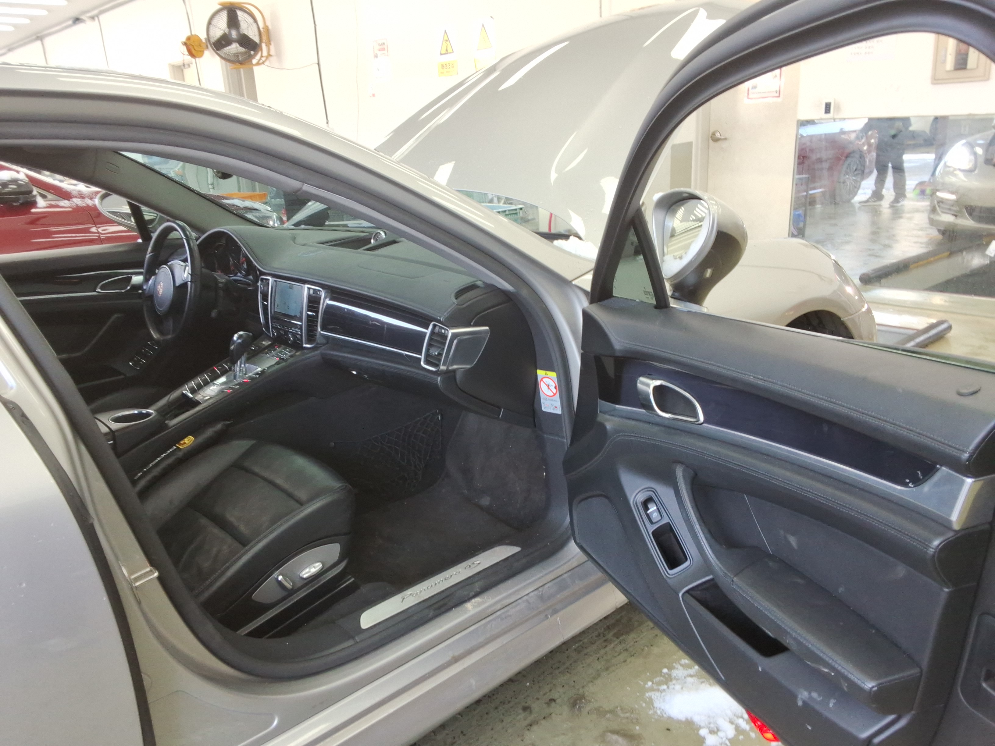 2011 - Porsche Panamera