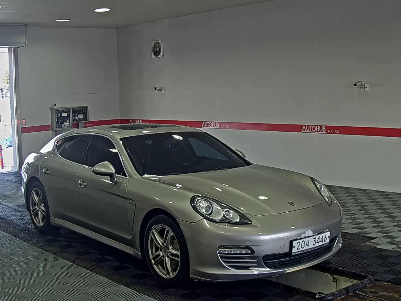2011 - Porsche Panamera