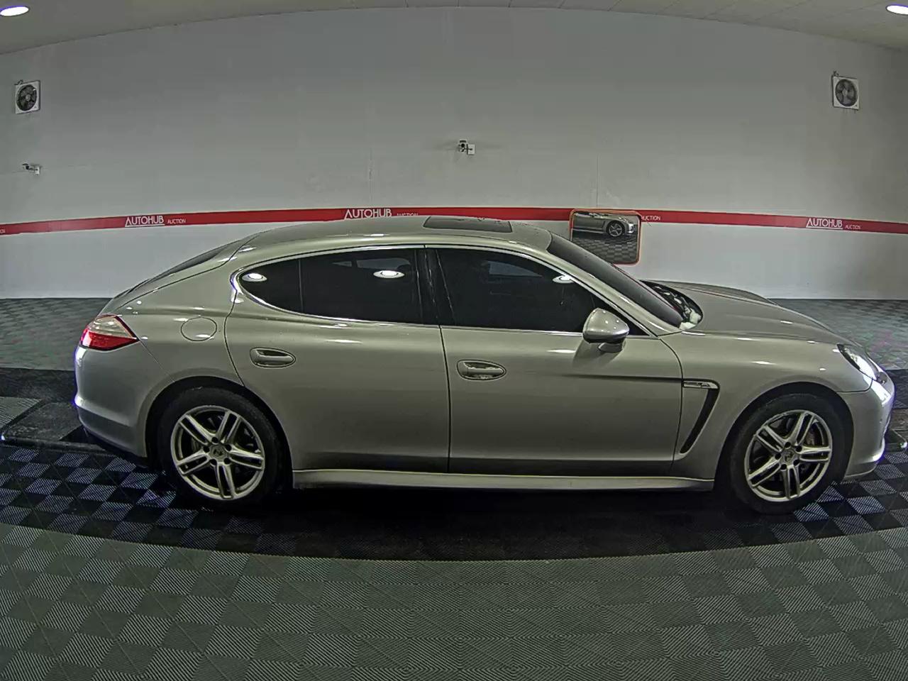 2011 - Porsche Panamera