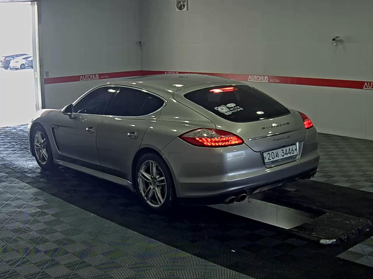 2011 - Porsche Panamera