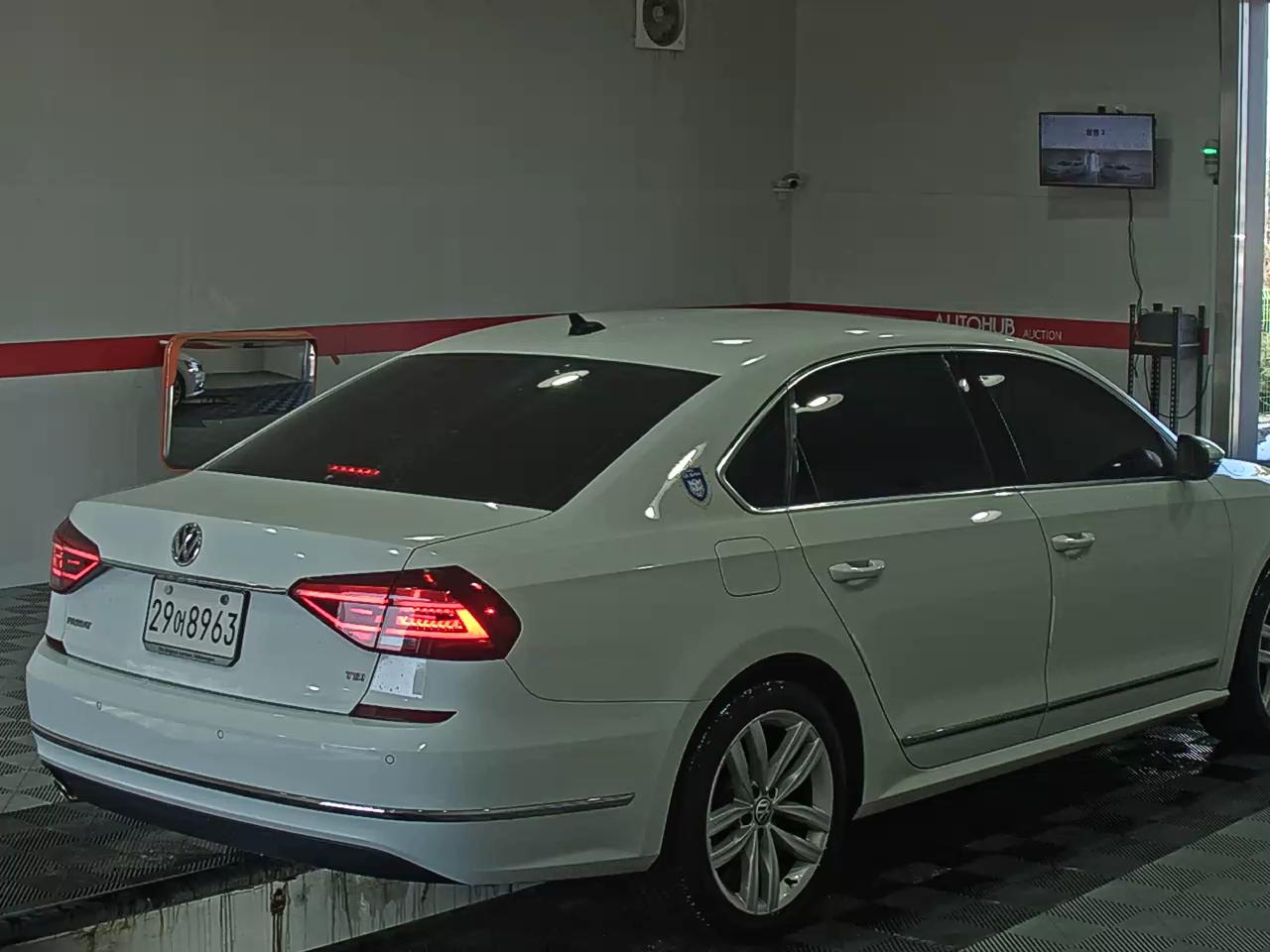 2018 - Volkswagen Passat