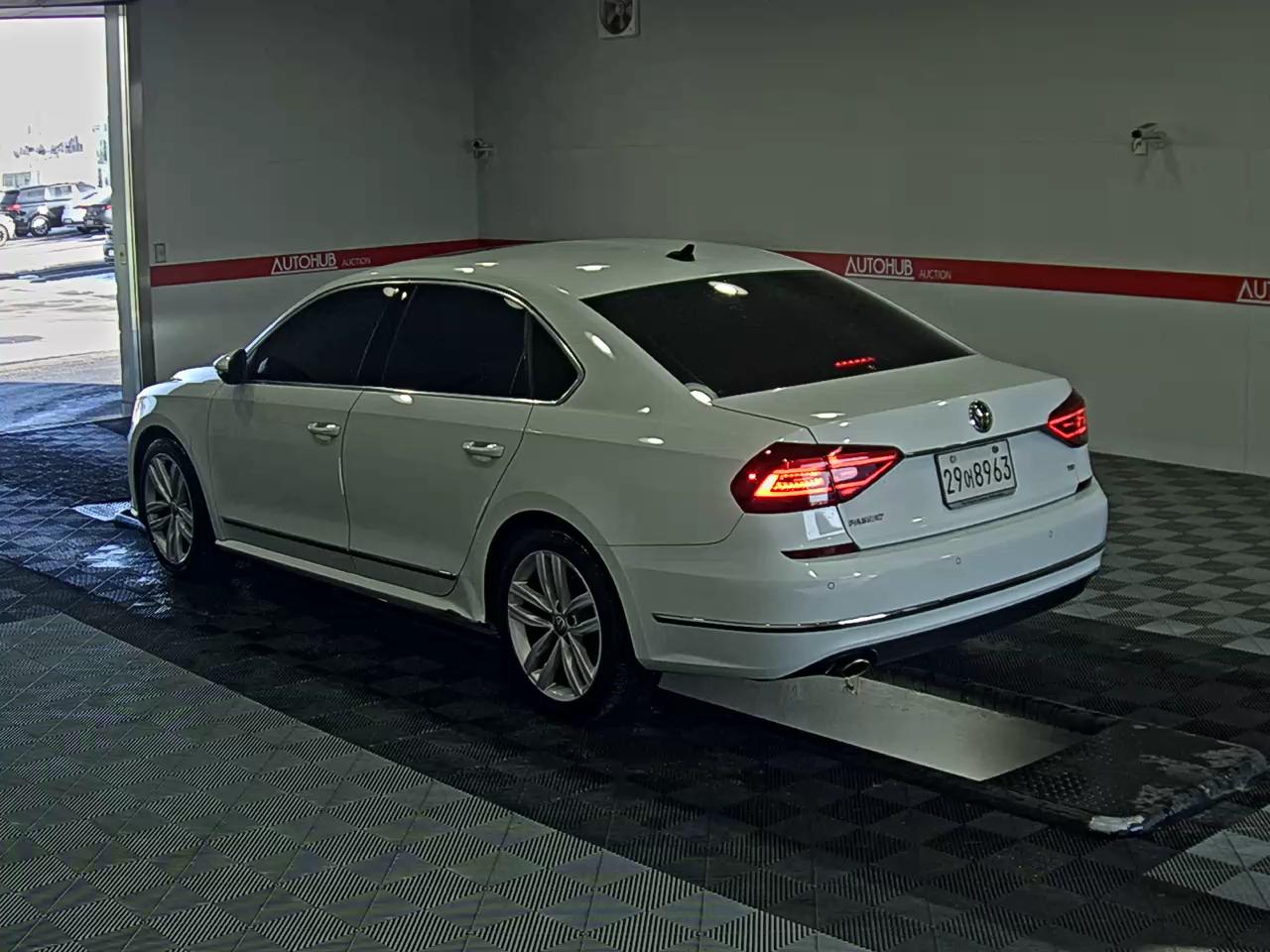 2018 - Volkswagen Passat